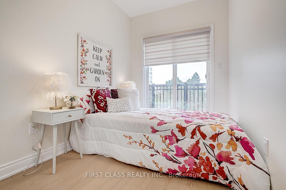 3 Bedrooms Condo at 17 Coneflower,  Toronto For sale