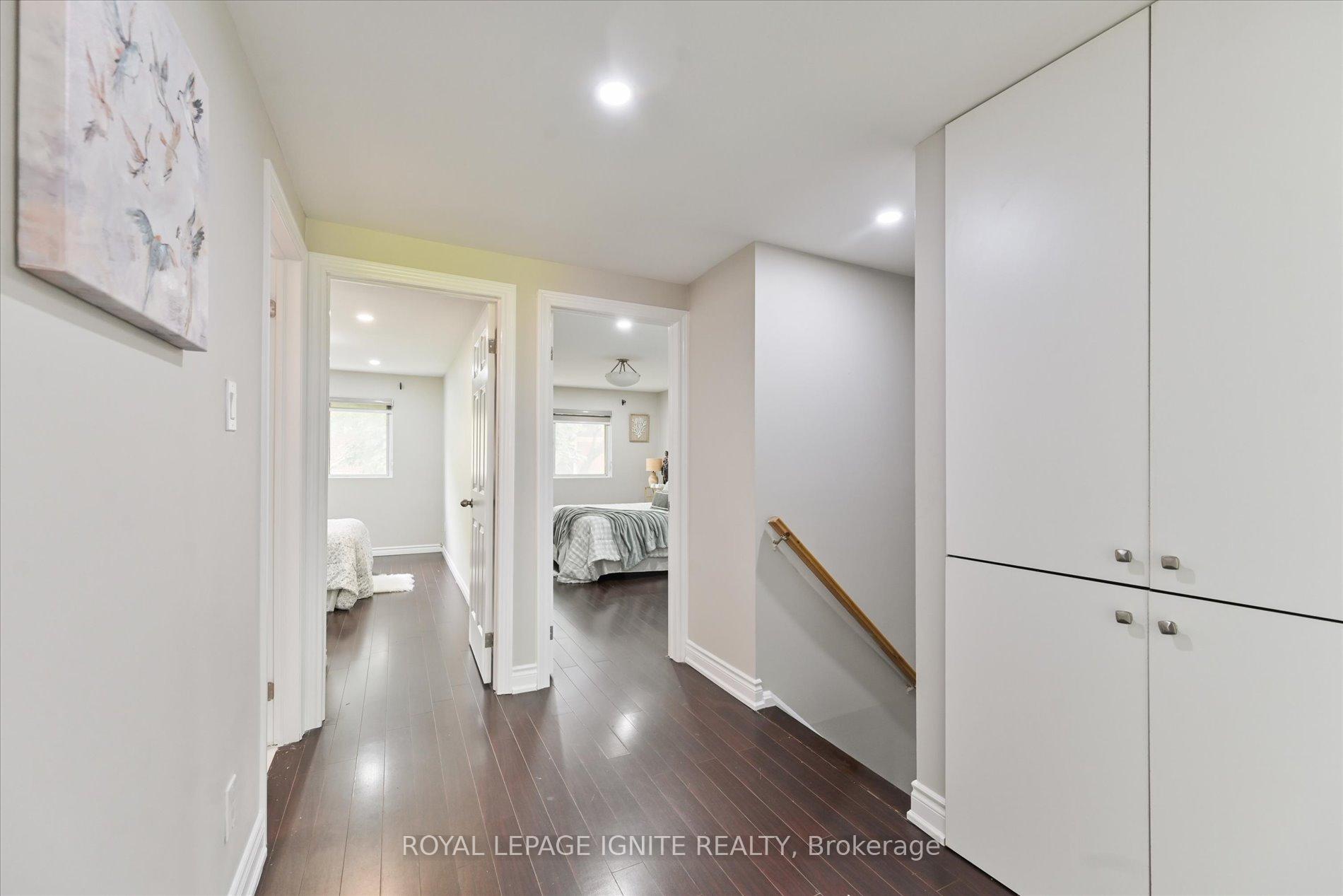 5 Bedrooms Condo at 40 Dundalk, Toronto For sale