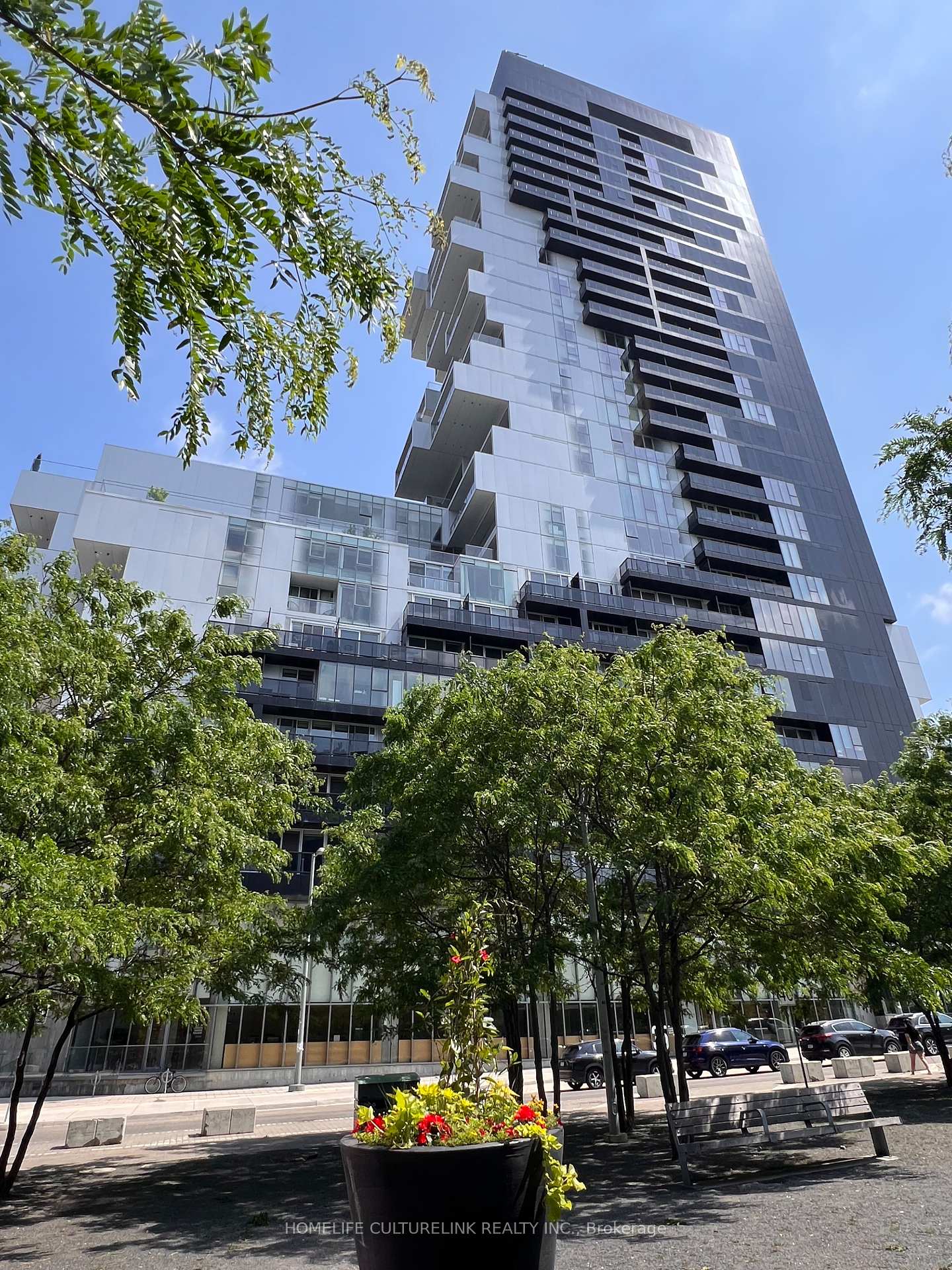3 Bedrooms Condo at 170 Bayview, Toronto For sale