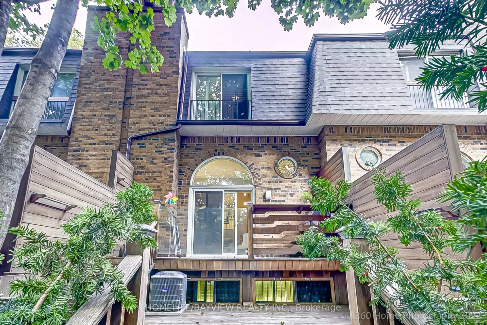 3 Bedrooms Condo at 18 Oaken Gate,  Toronto For sale