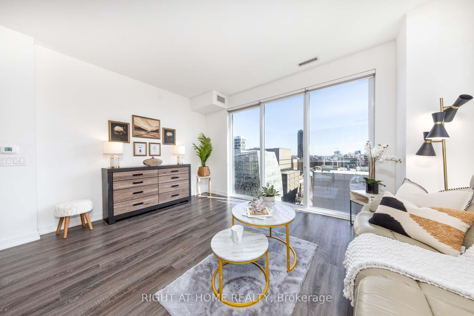 3 Bedrooms Condo at 20 Edward, Toronto For sale