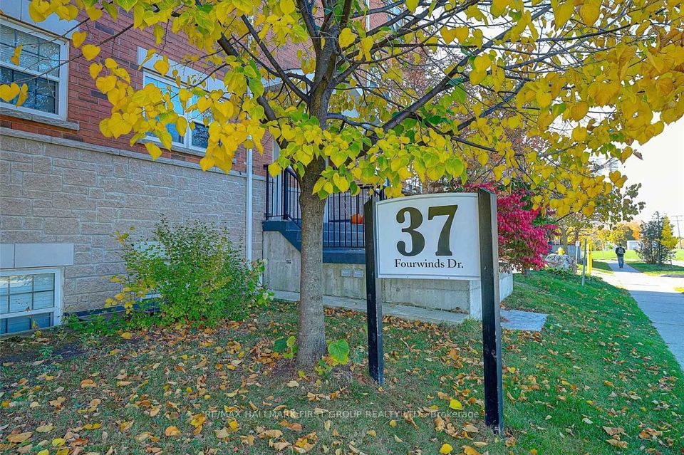 #26 - 37 Four Winds Drive, Toronto, ON M3J 1K7