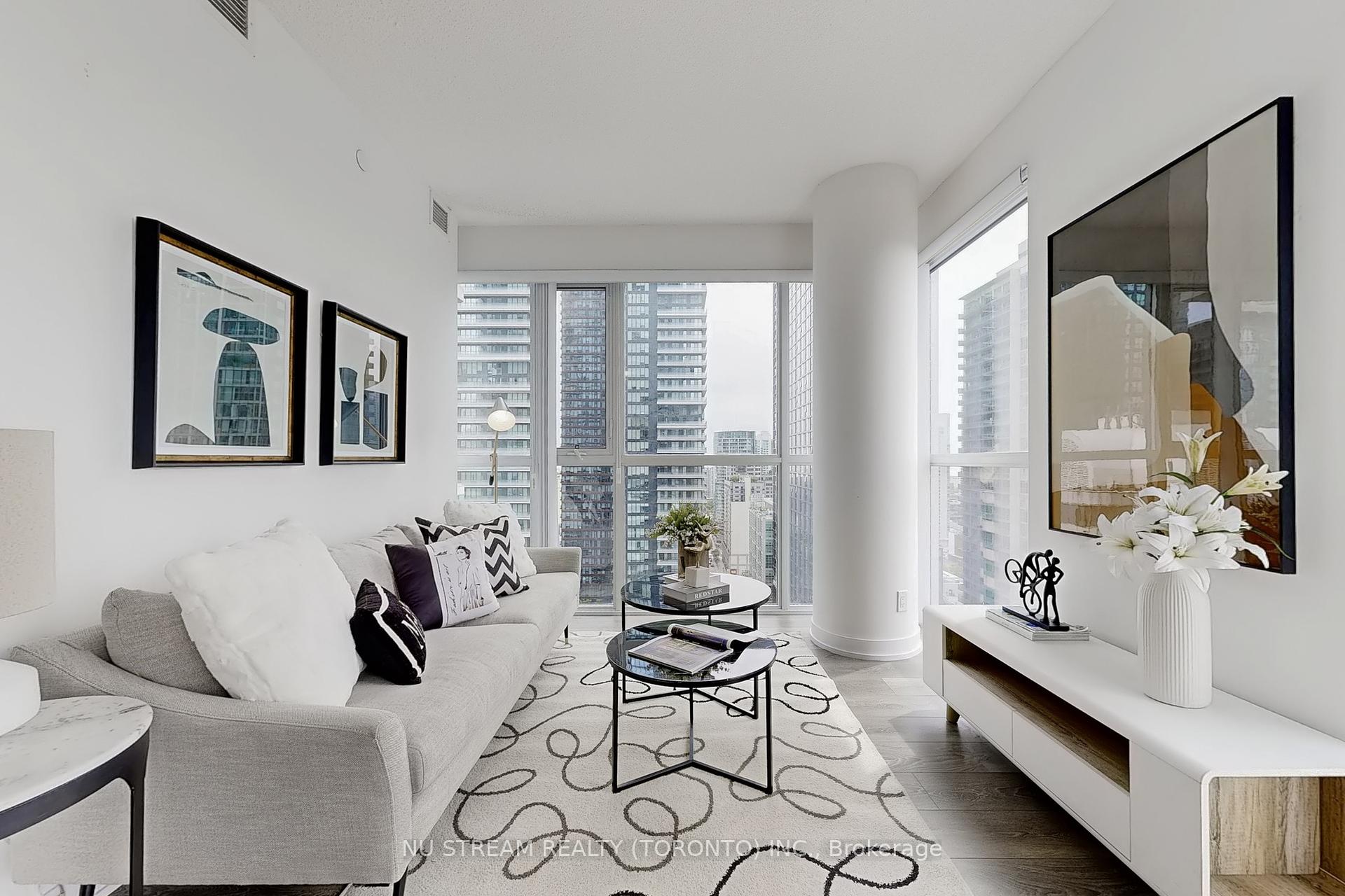 2 Bedrooms Condo at 87 Peter, Toronto For sale