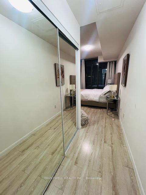 2 Bedrooms Condo at 38 Grenville, Toronto For sale