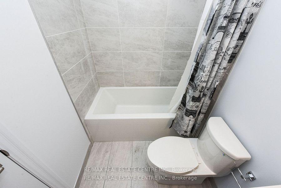 2 Bedrooms Condo at 36 Elm, Mississauga For sale