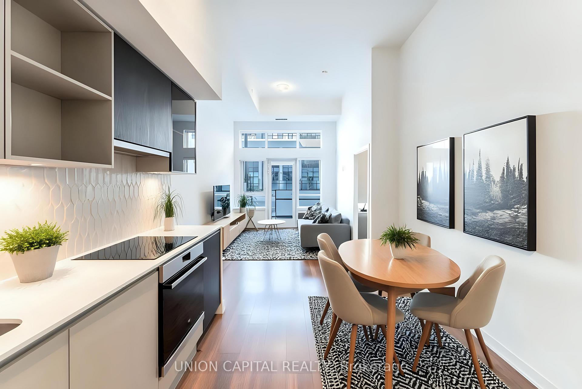 2 Bedrooms Condo at 405 Dundas, Oakville For sale