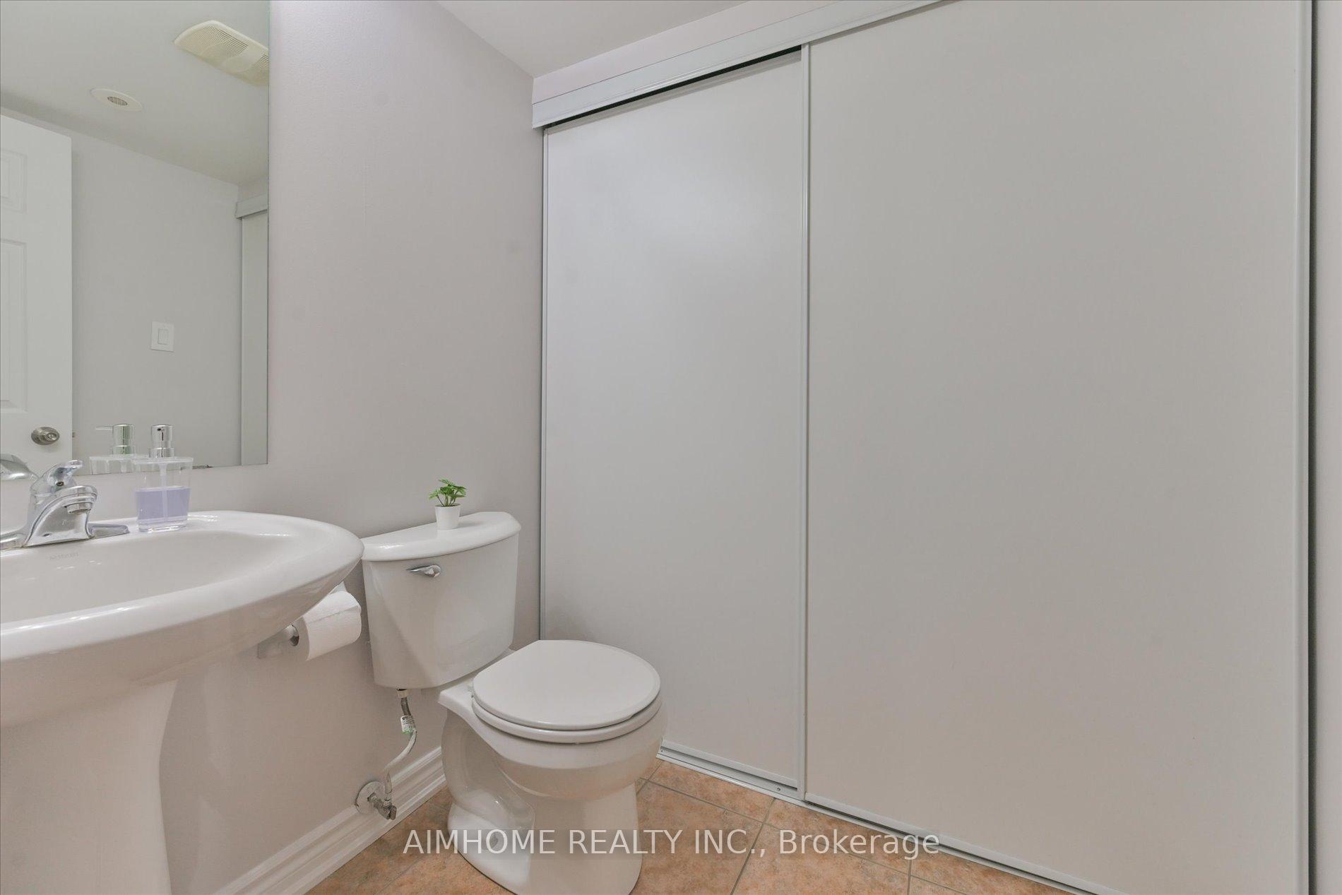 3 Bedrooms Condo at 55 George Appleton, Toronto For sale