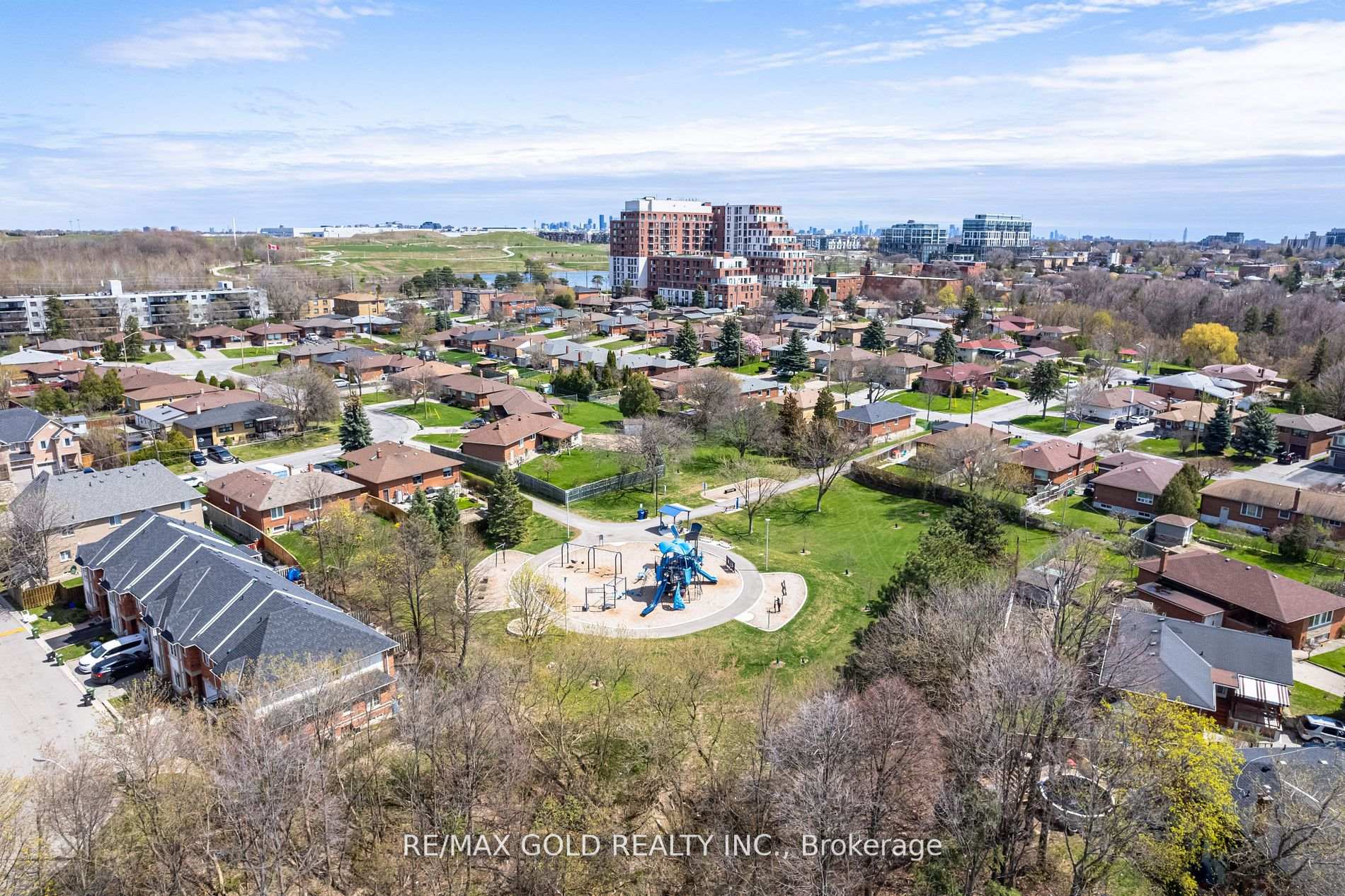 5 Bedrooms Condo at 24 Norman Wesley,  Toronto For sale