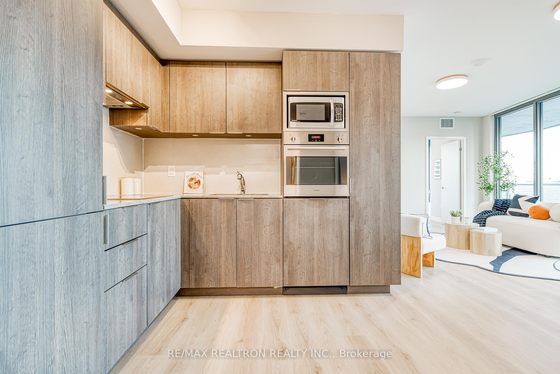 3 Bedrooms Condo at 11 Wellesley, Toronto For sale