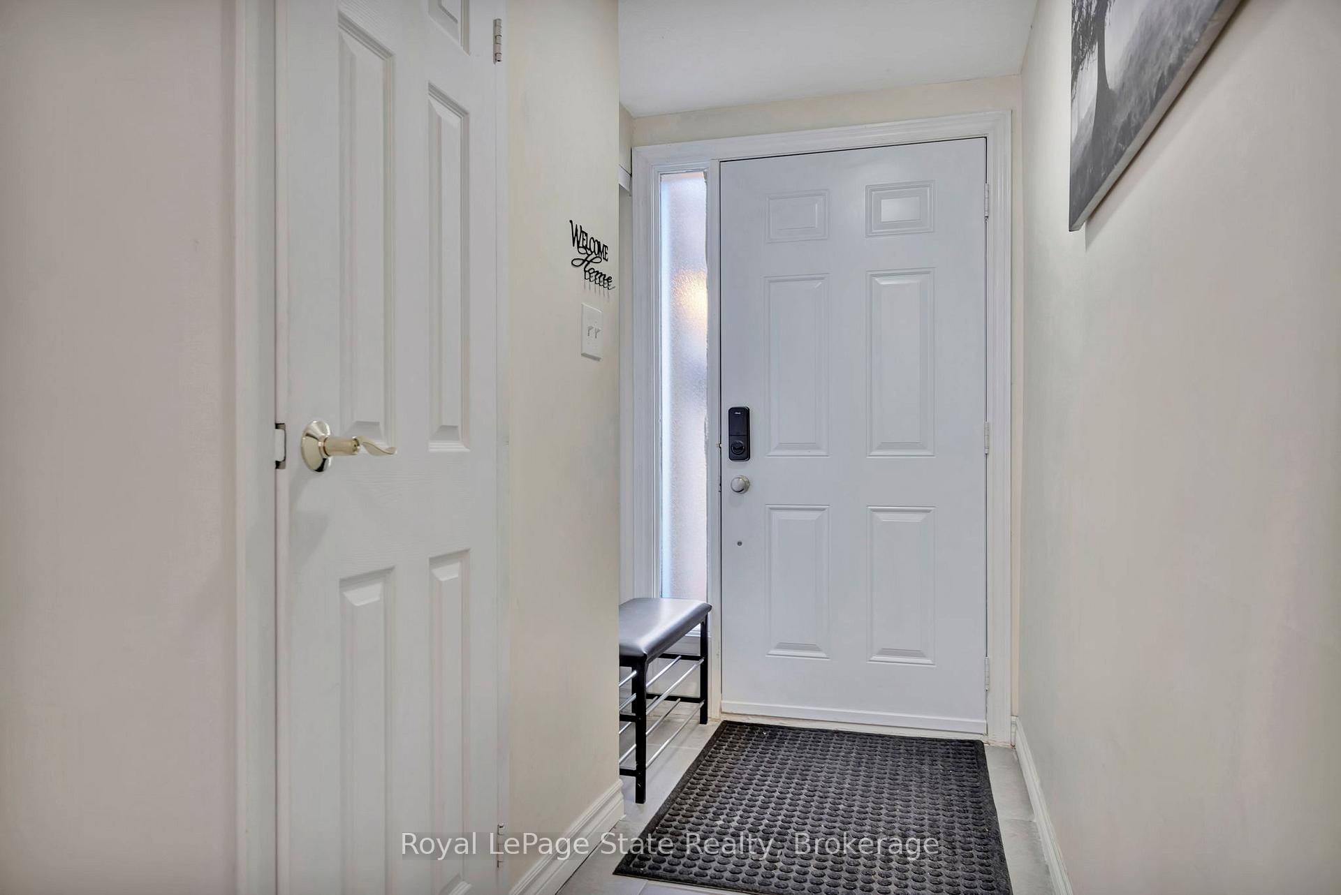 3 Bedrooms Condo at 11 Harrisford, Hamilton For sale