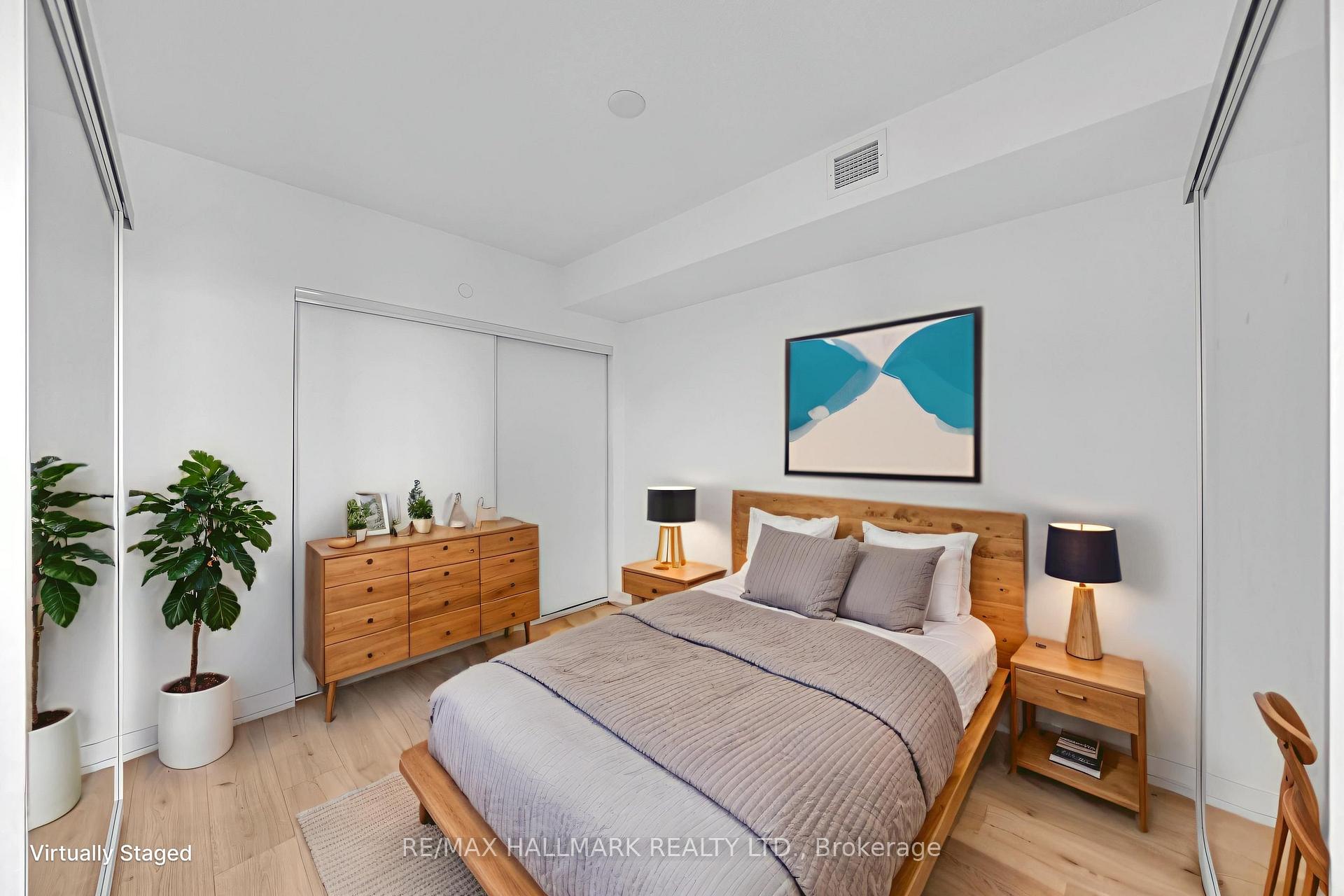 2 Bedrooms Condo at 395 Bloor, Toronto For sale