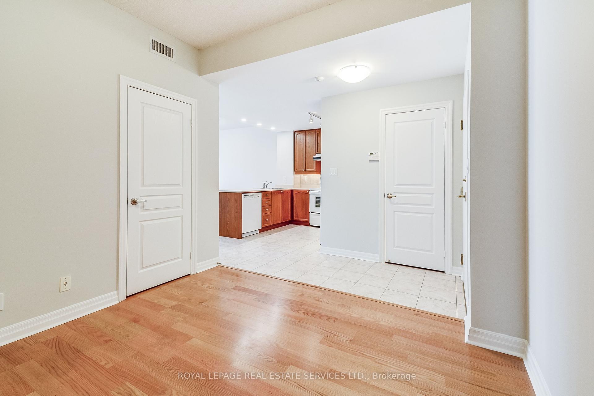 2 Bedrooms Condo at 70 Port, Mississauga For sale