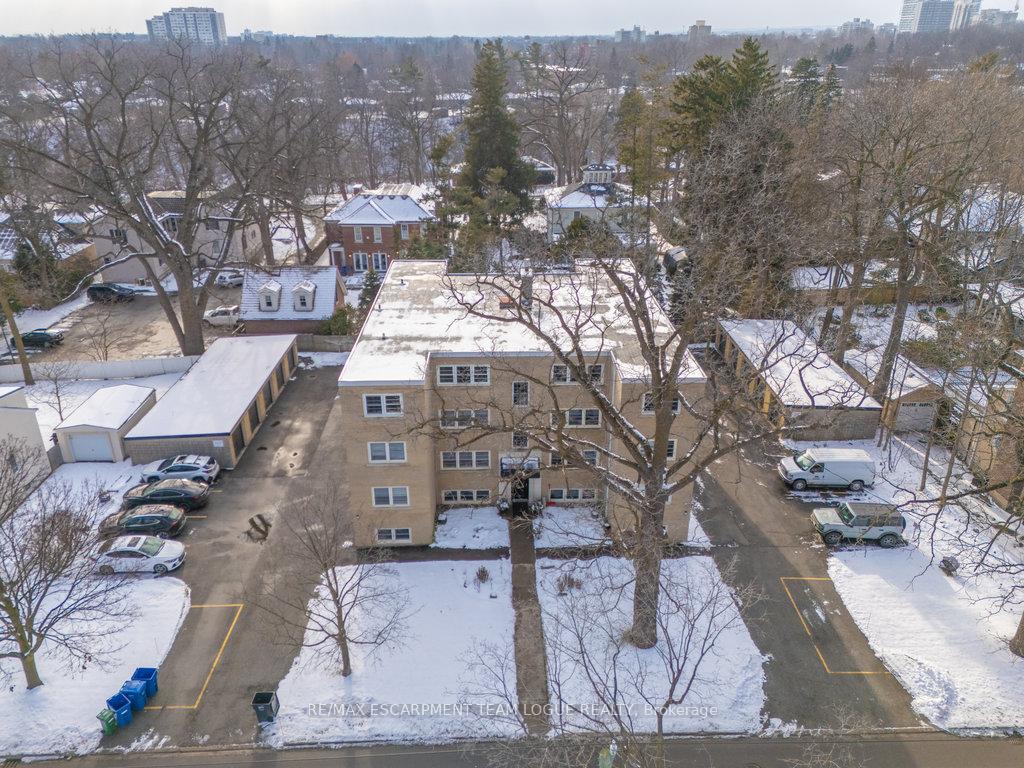 2 Bedrooms Co-op at 288 Reynolds,  Oakville For sale