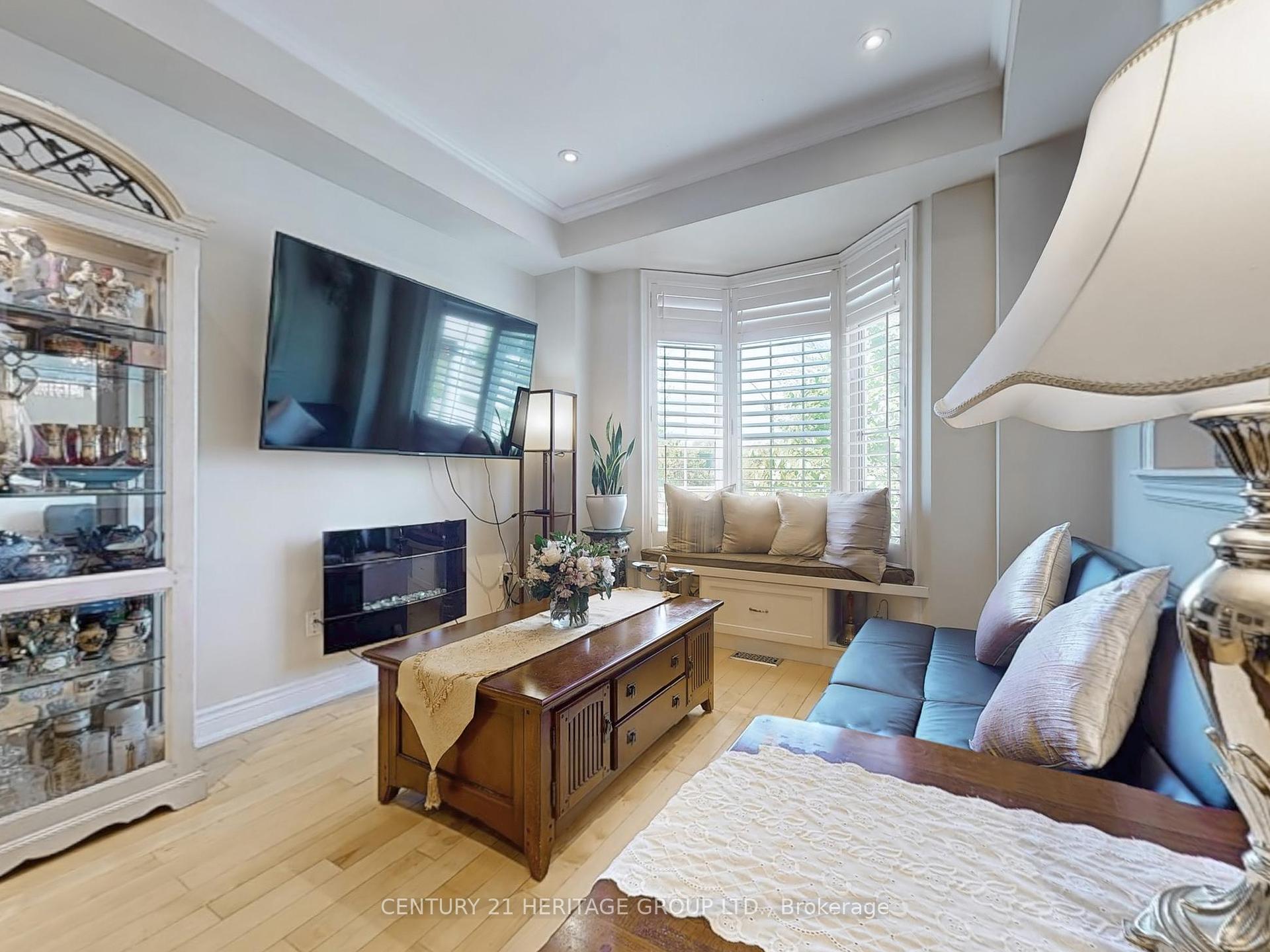 4 Bedrooms Condo at 127 Mill, Toronto For sale