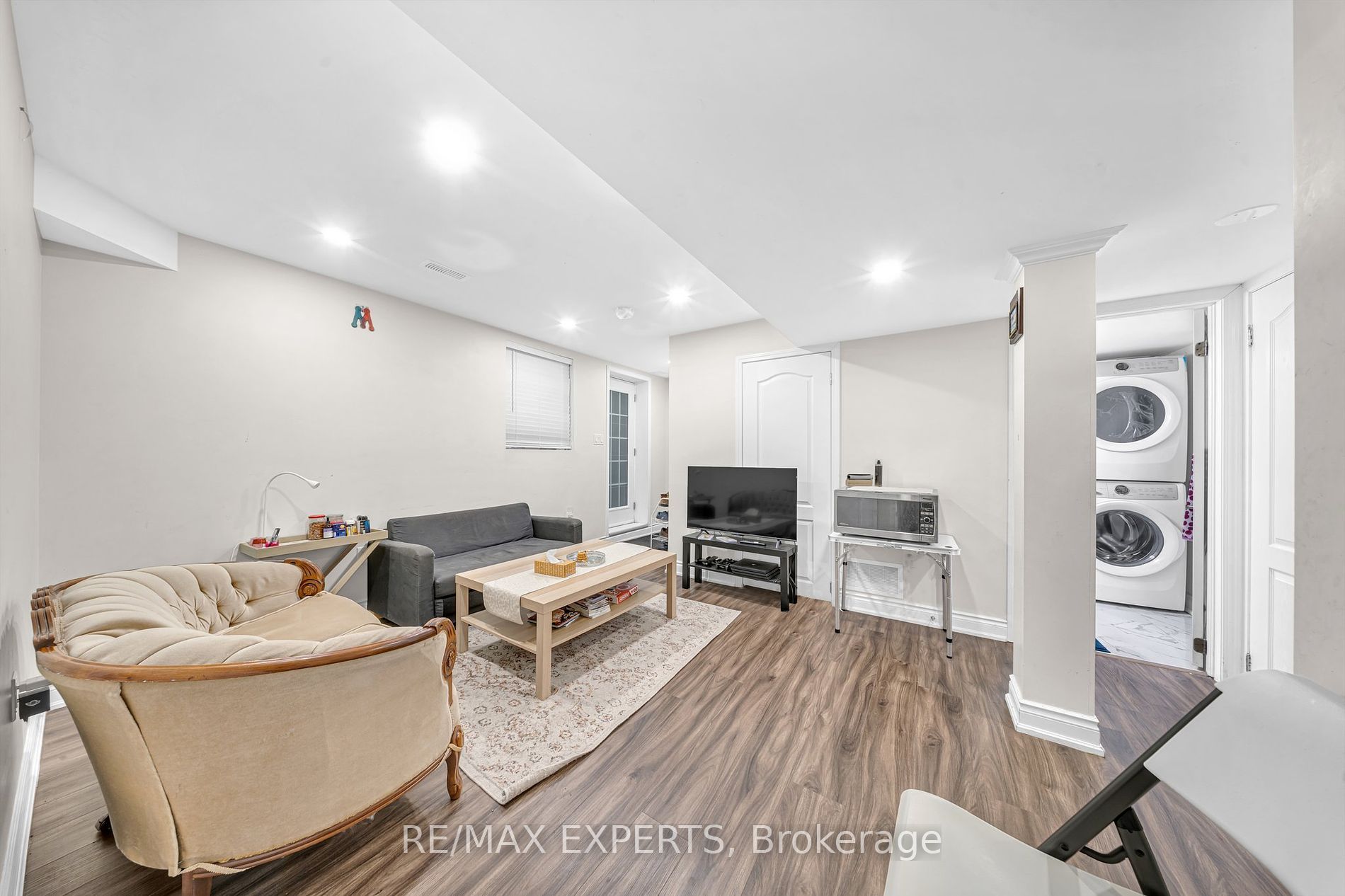 668 Kennedy Circle W