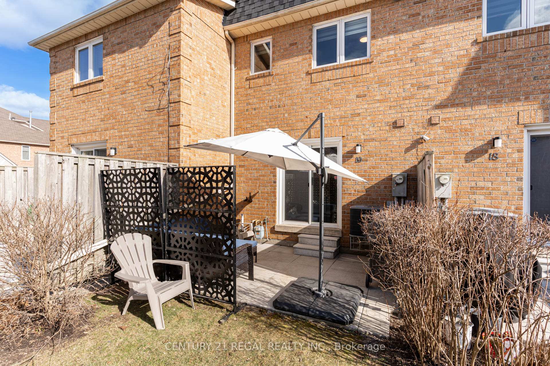3 Bedrooms Condo at 45 Bristol, Mississauga For sale