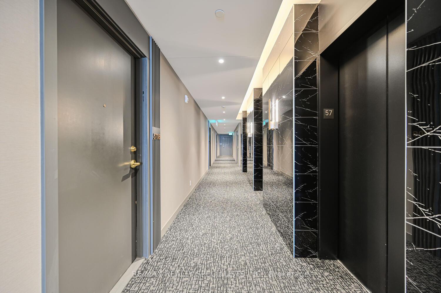 2 Bedrooms Condo at 5 BUTTERMILL, Vaughan For sale