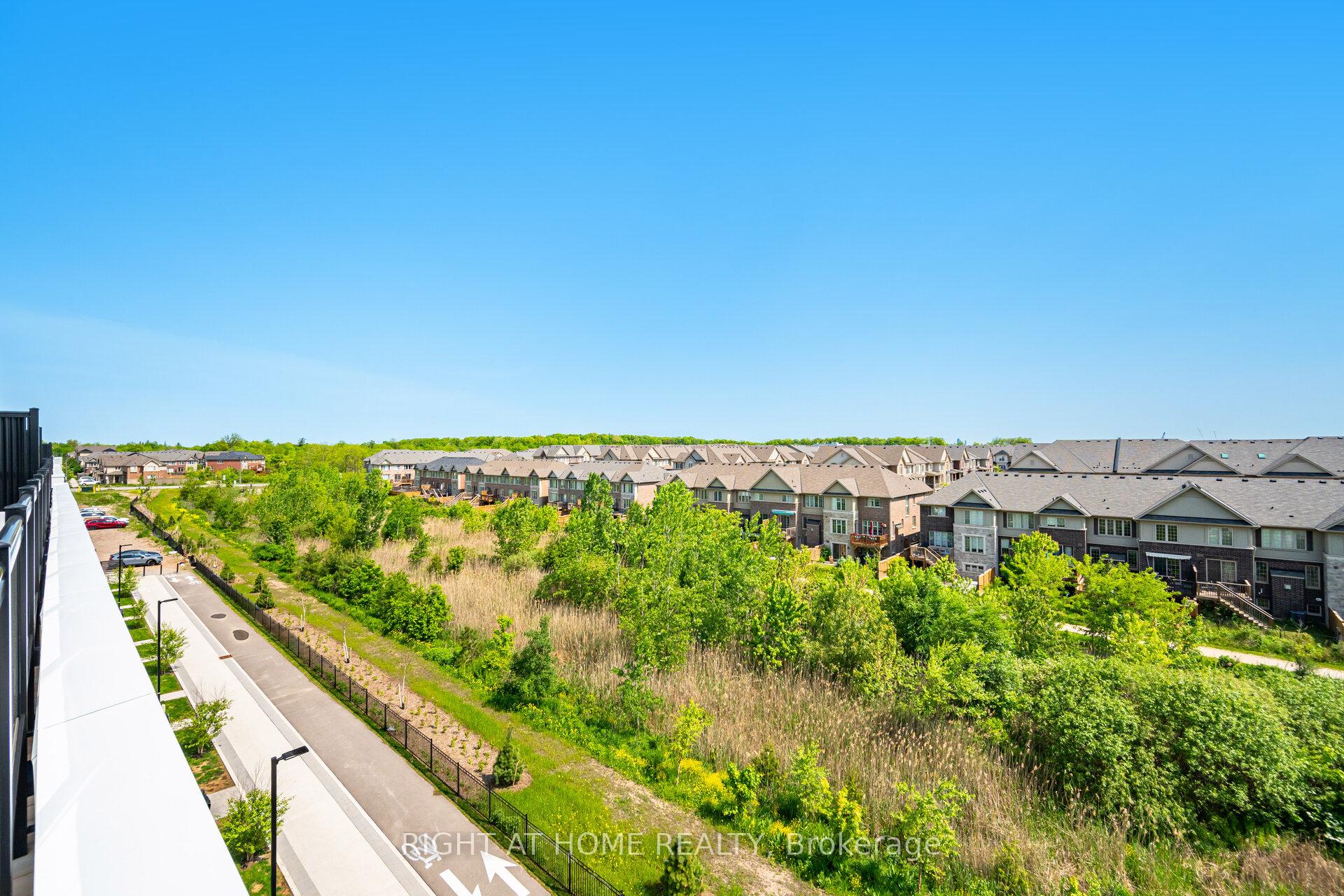 2 Bedrooms Condo at 349 Wheat Boom, Oakville For sale
