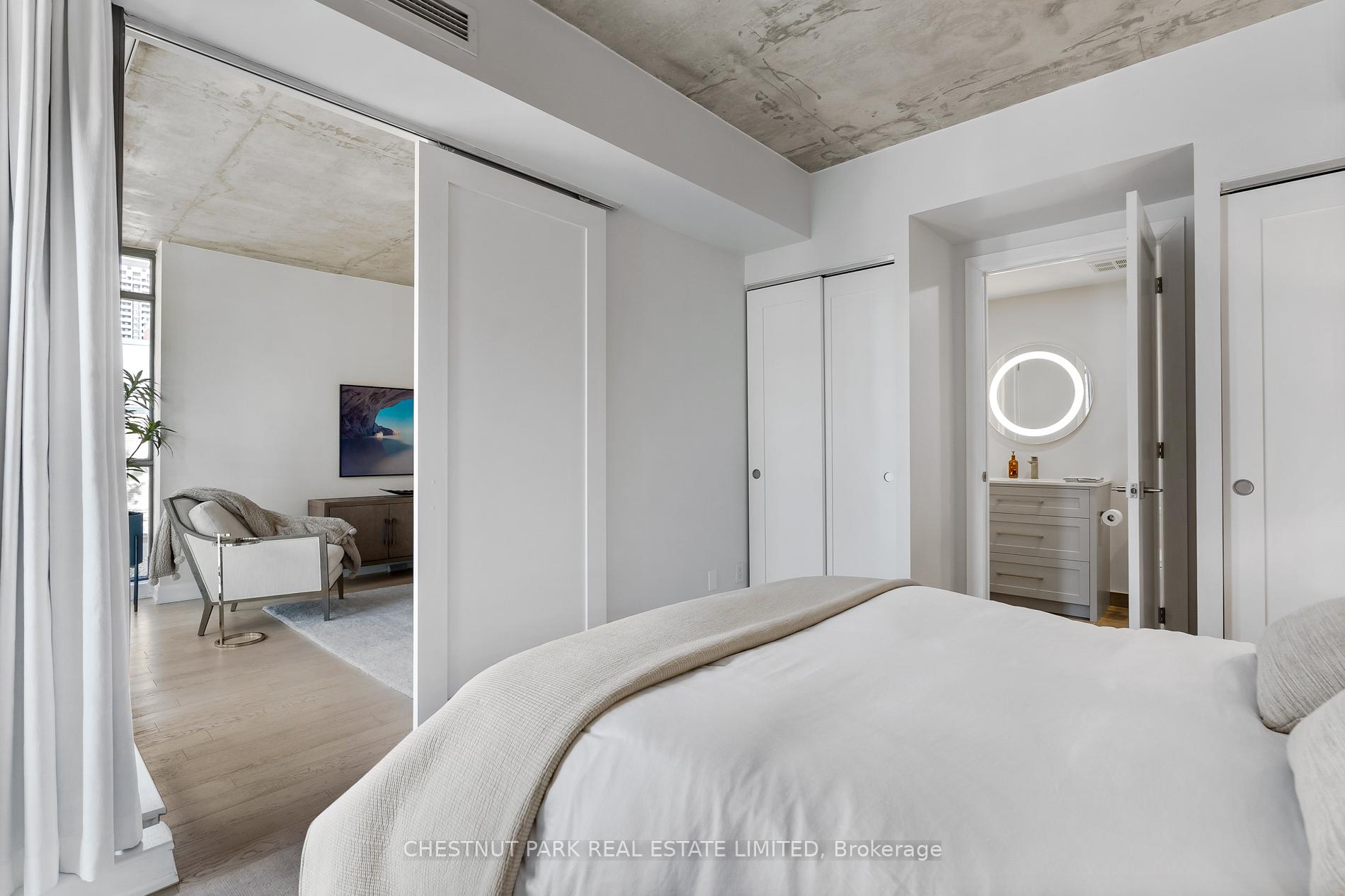 2 Bedrooms Condo at 285 Mutual, Toronto For sale
