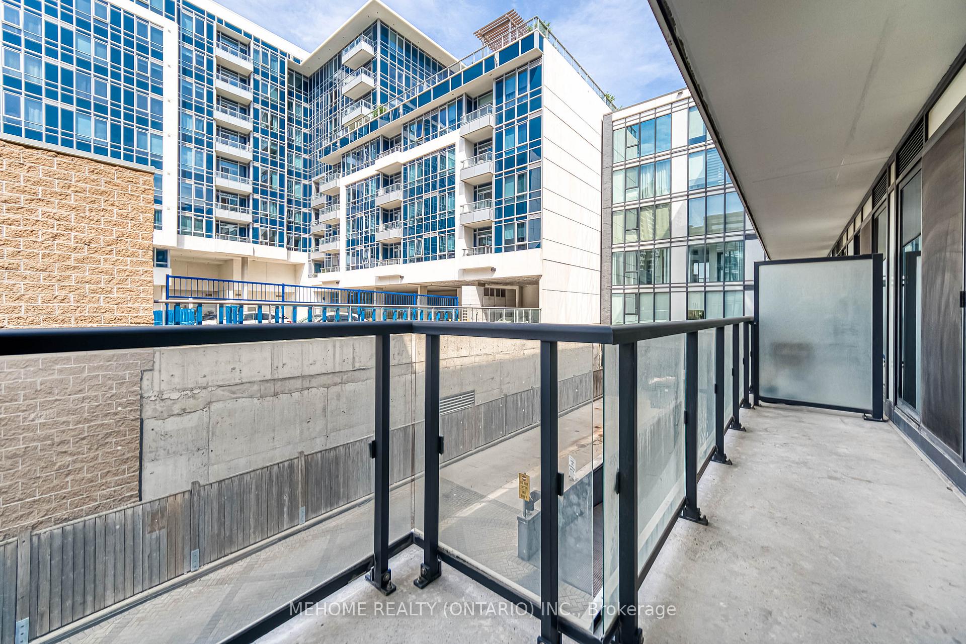 2 Bedrooms Condo at 18 Rean, Toronto For sale