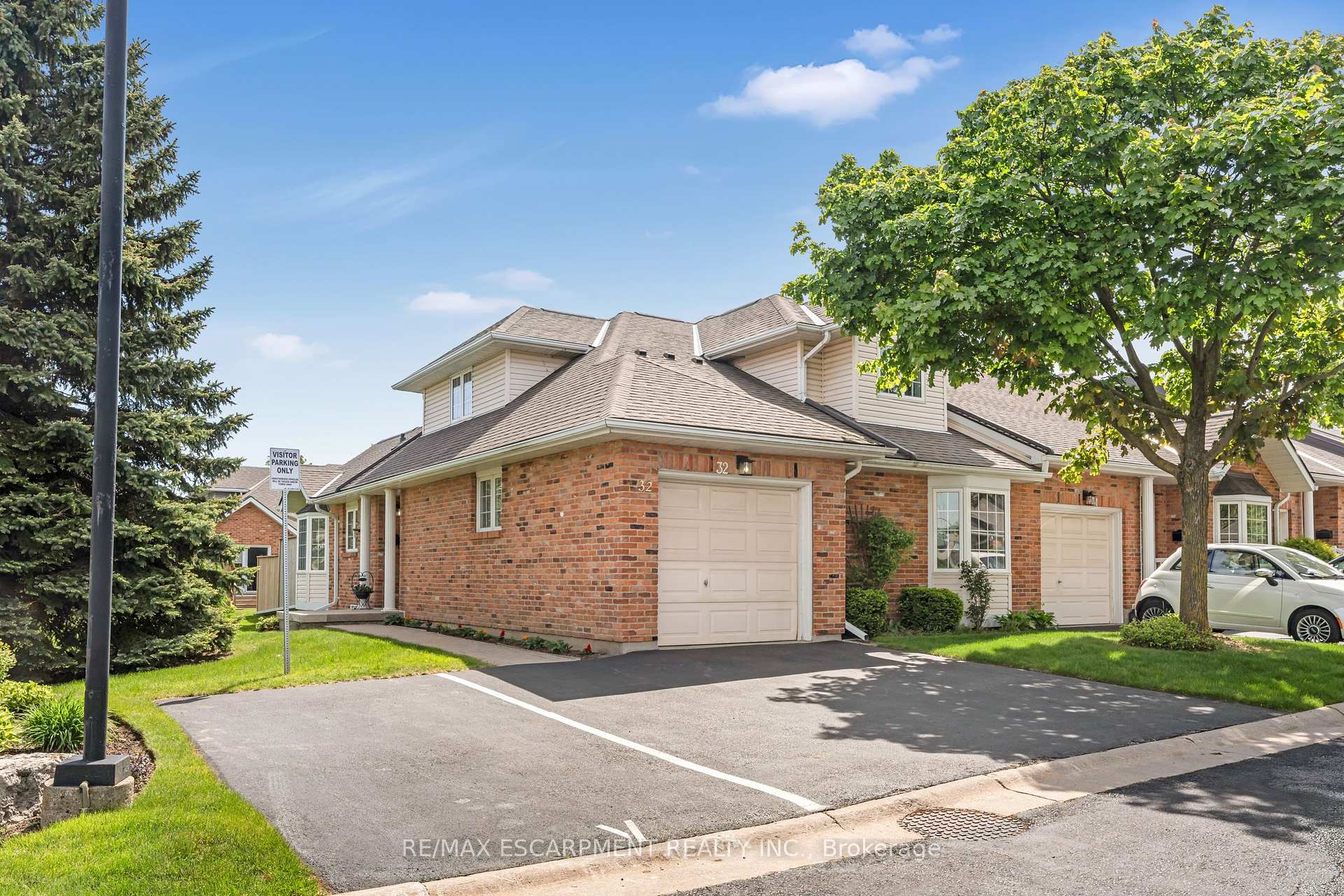 2 Bedrooms Condo at 810 Golf Links, Hamilton For sale
