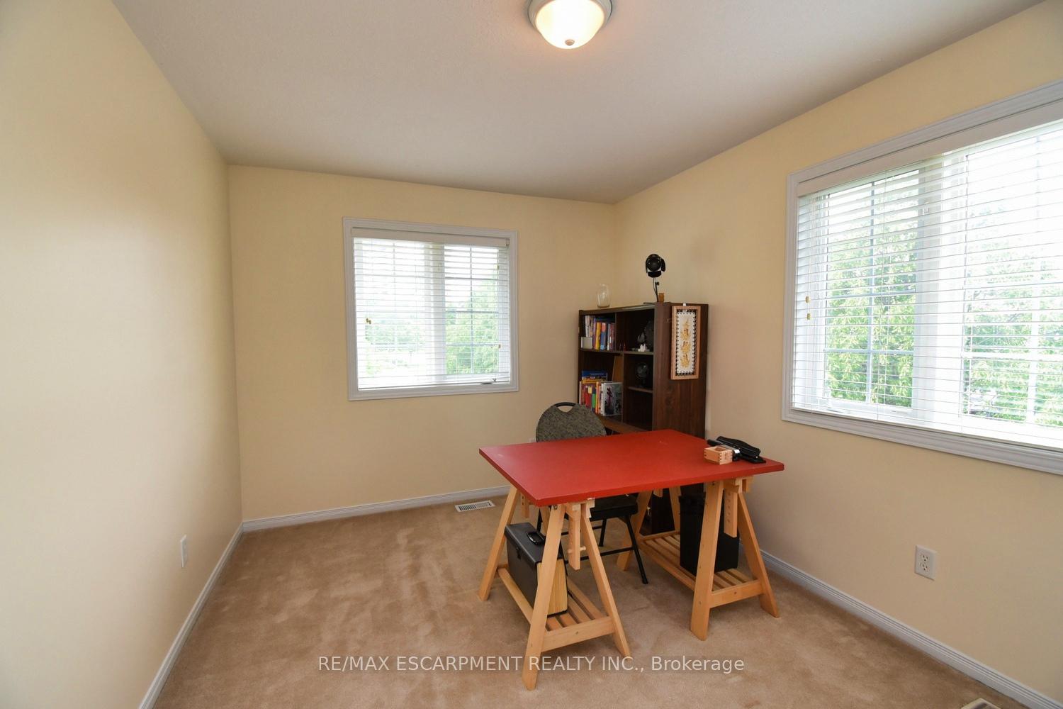 3 Bedrooms Condo at 7 Southside, Hamilton For sale