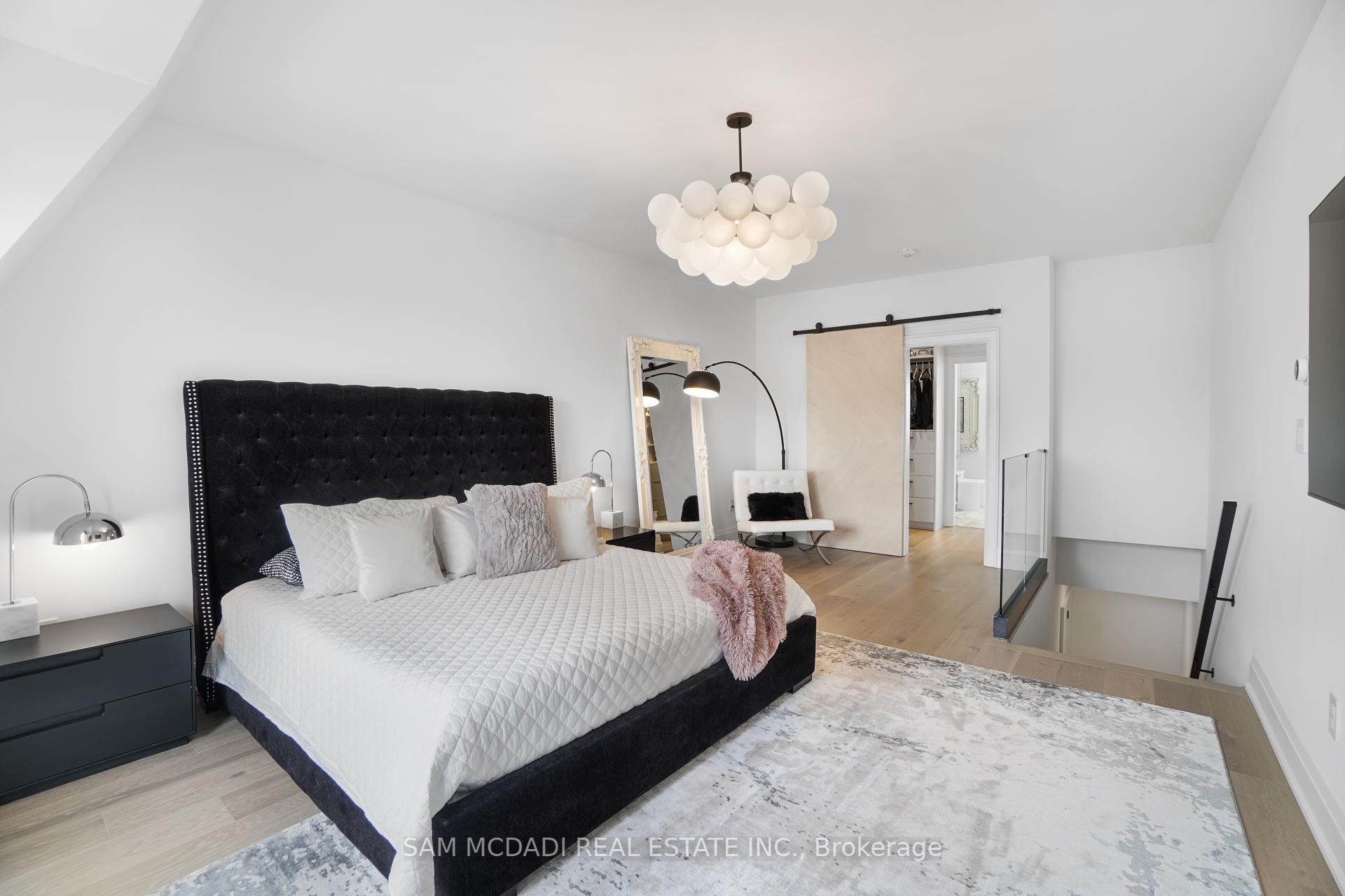 3 Bedrooms Condo at 10 Lunar, Mississauga For sale
