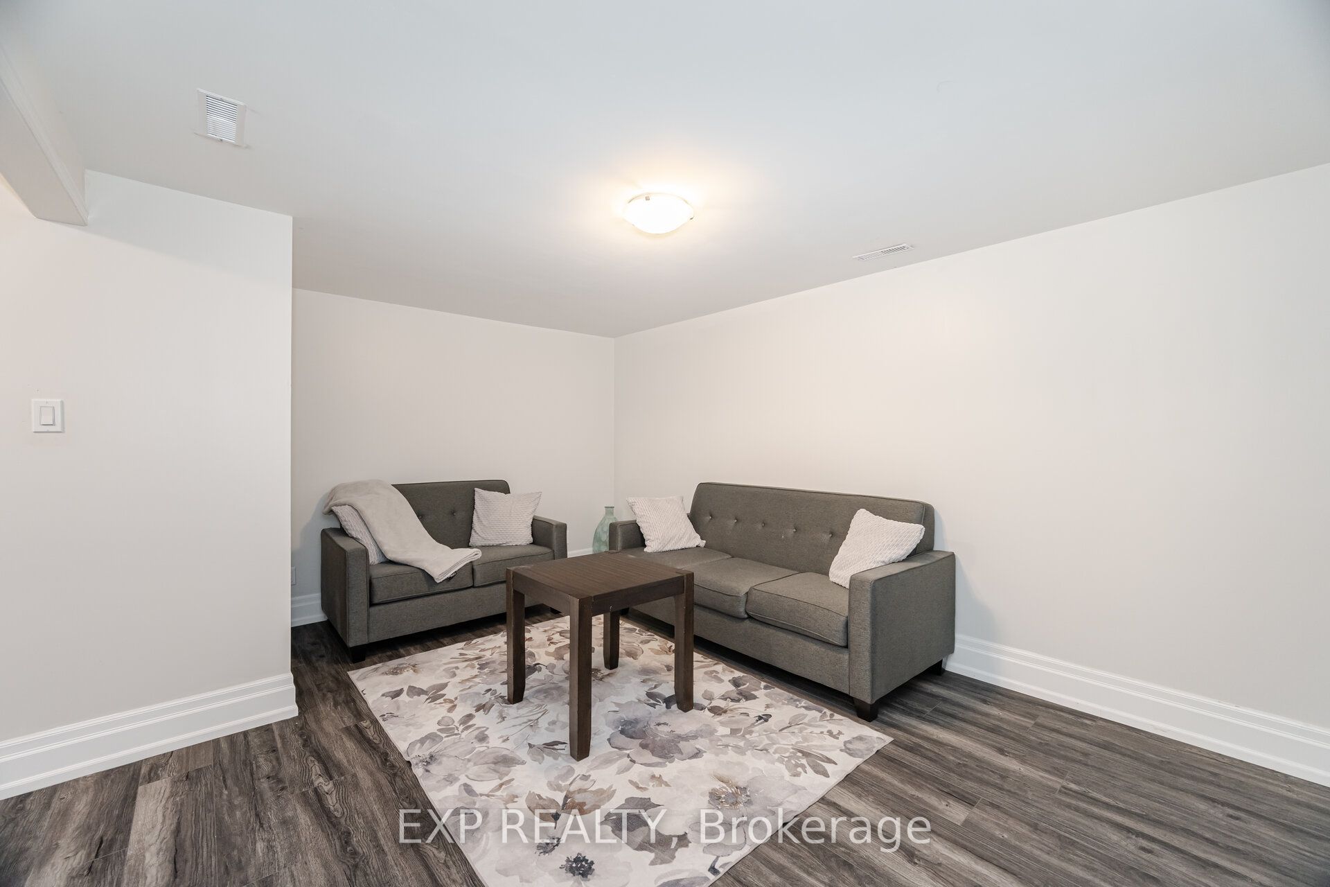 384 Daralea Heights