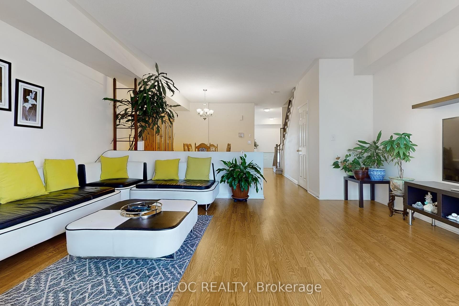 4 Bedrooms Condo at 3029 Finch, Toronto For sale