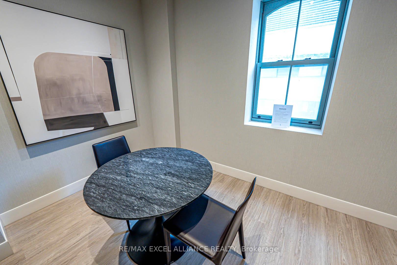 1 Bedroom Condo at 8 Cumberland,  Toronto For sale