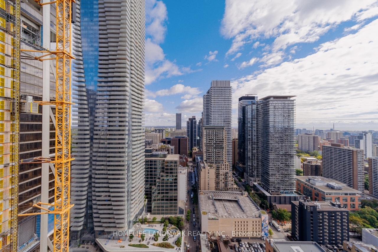 2 Bedrooms Condo at 21 Balmuto,  Toronto For sale