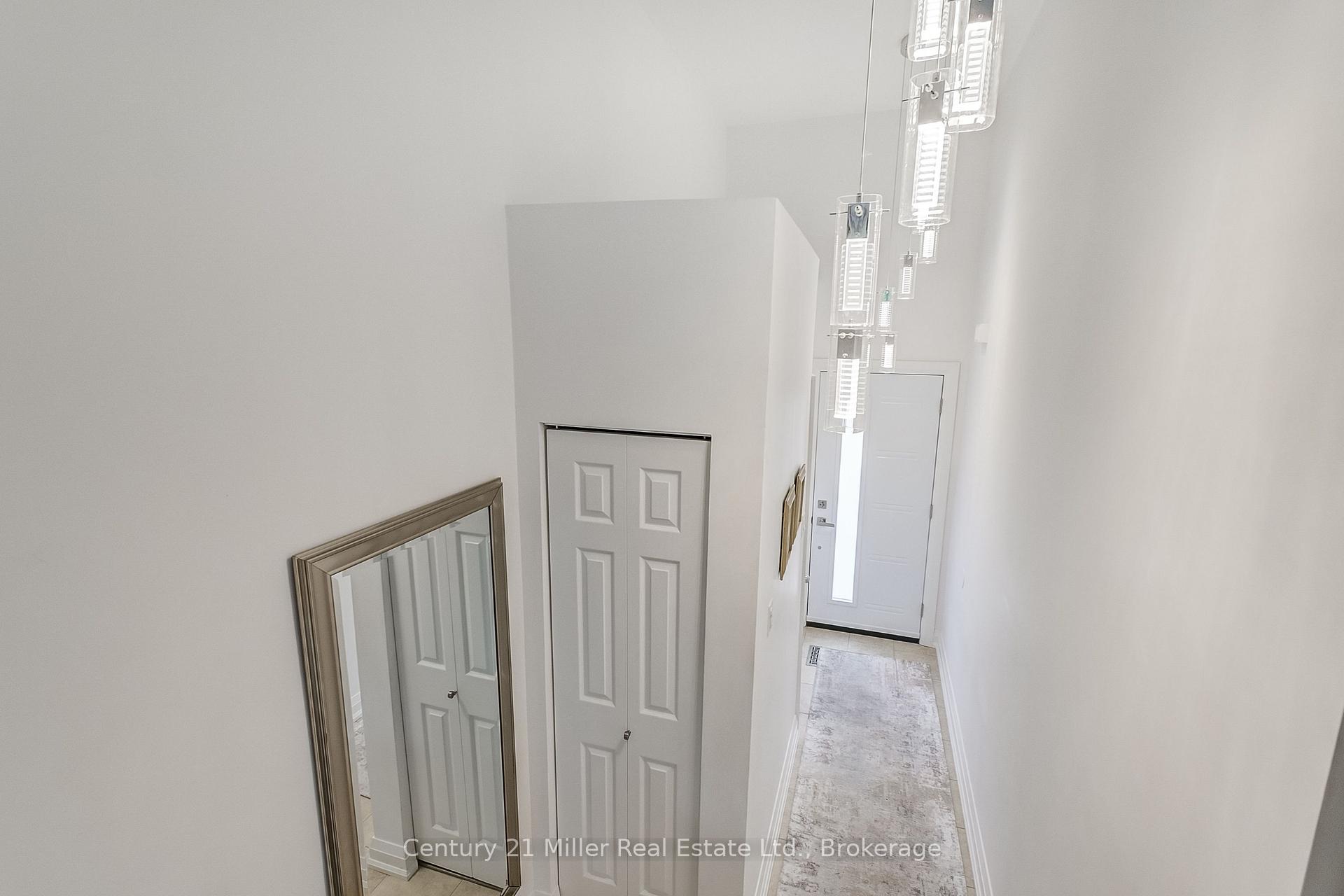 3 Bedrooms Condo at 1120 Queens, Oakville For sale