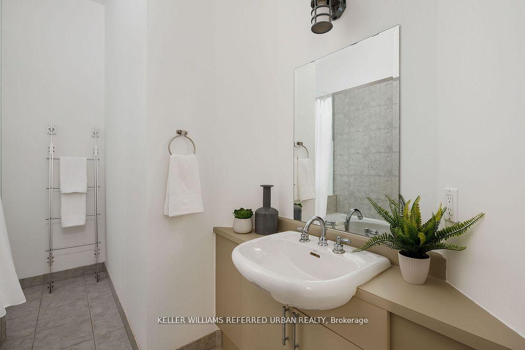 1 Bedroom Condo at 155 Dalhousie,  Toronto For sale