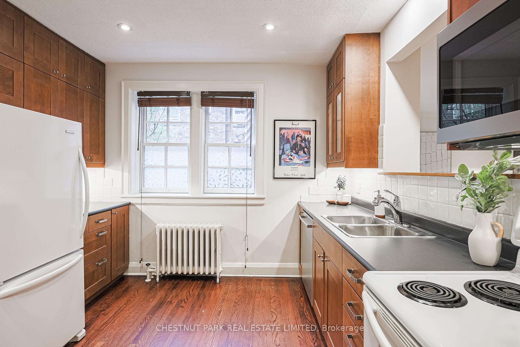 4 Bedrooms Condo at 480 Oriole, Toronto For sale