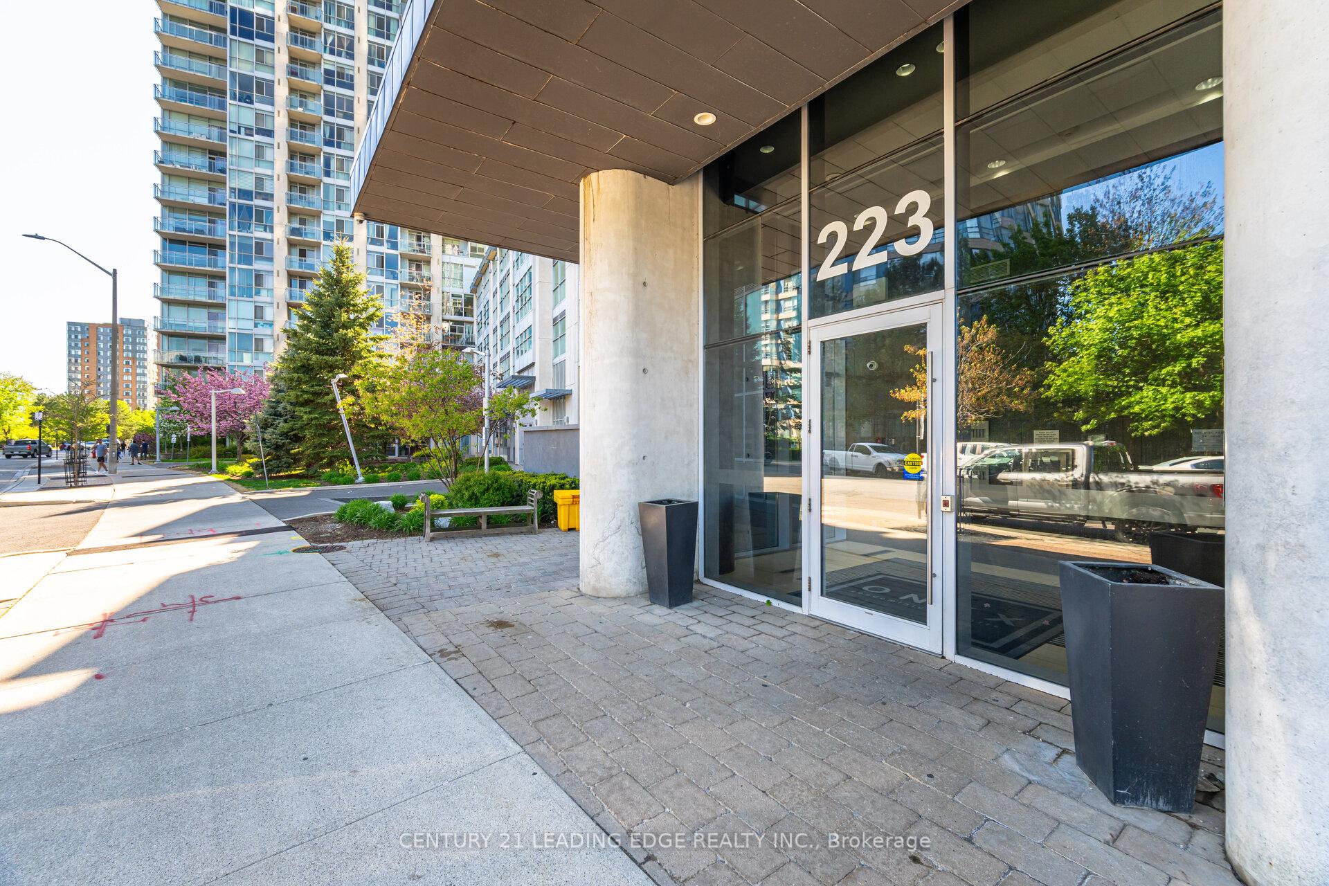 3 Bedrooms Co-op at 223 Webb, Mississauga For sale