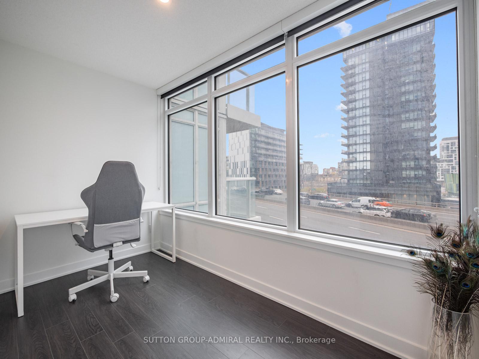 2 Bedrooms Condo at 19 Bathurst, Toronto For sale