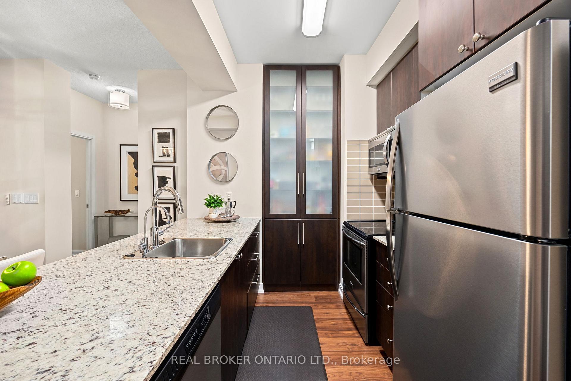 2 Bedrooms Condo at 181 Village Green, Toronto For sale