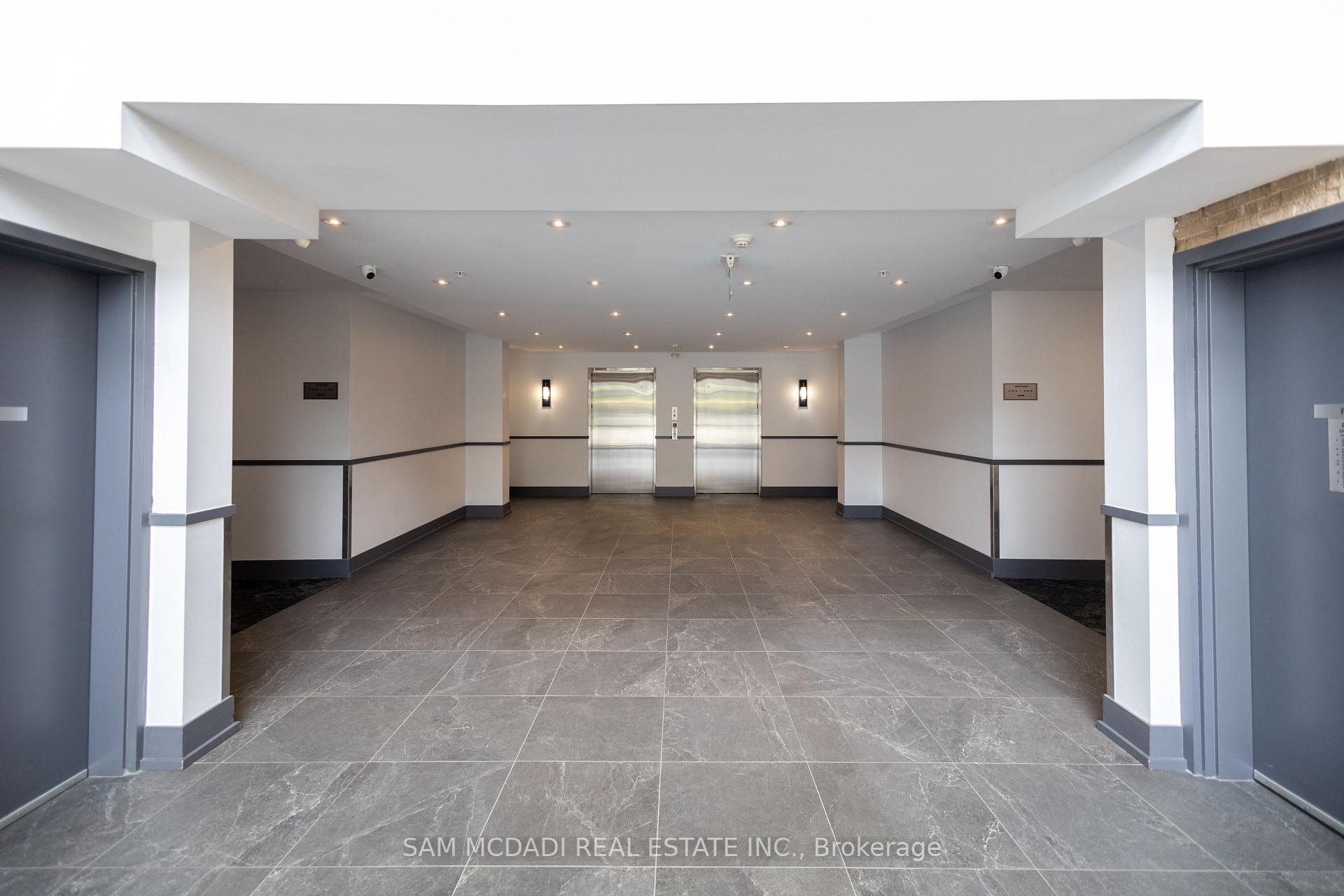 2 Bedrooms Condo at 570 Lolita, Mississauga For sale