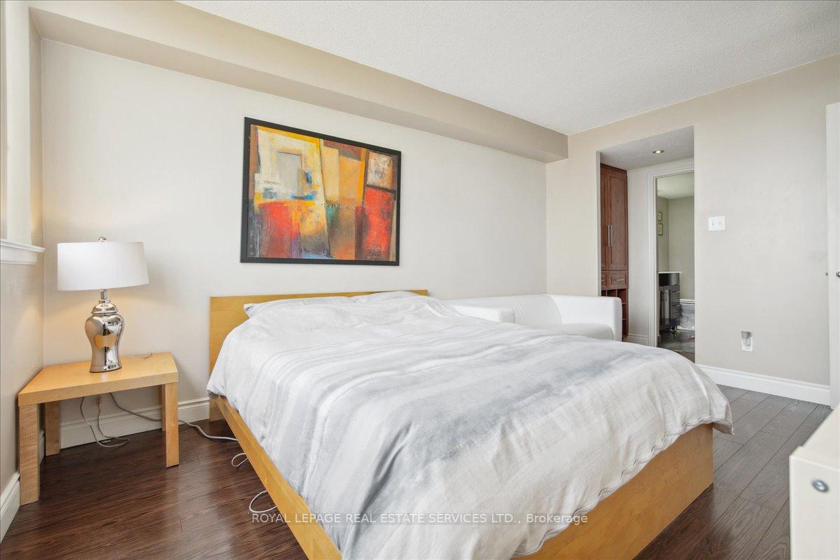 2 Bedrooms Condo at 1360 Rathburn,  Mississauga For sale