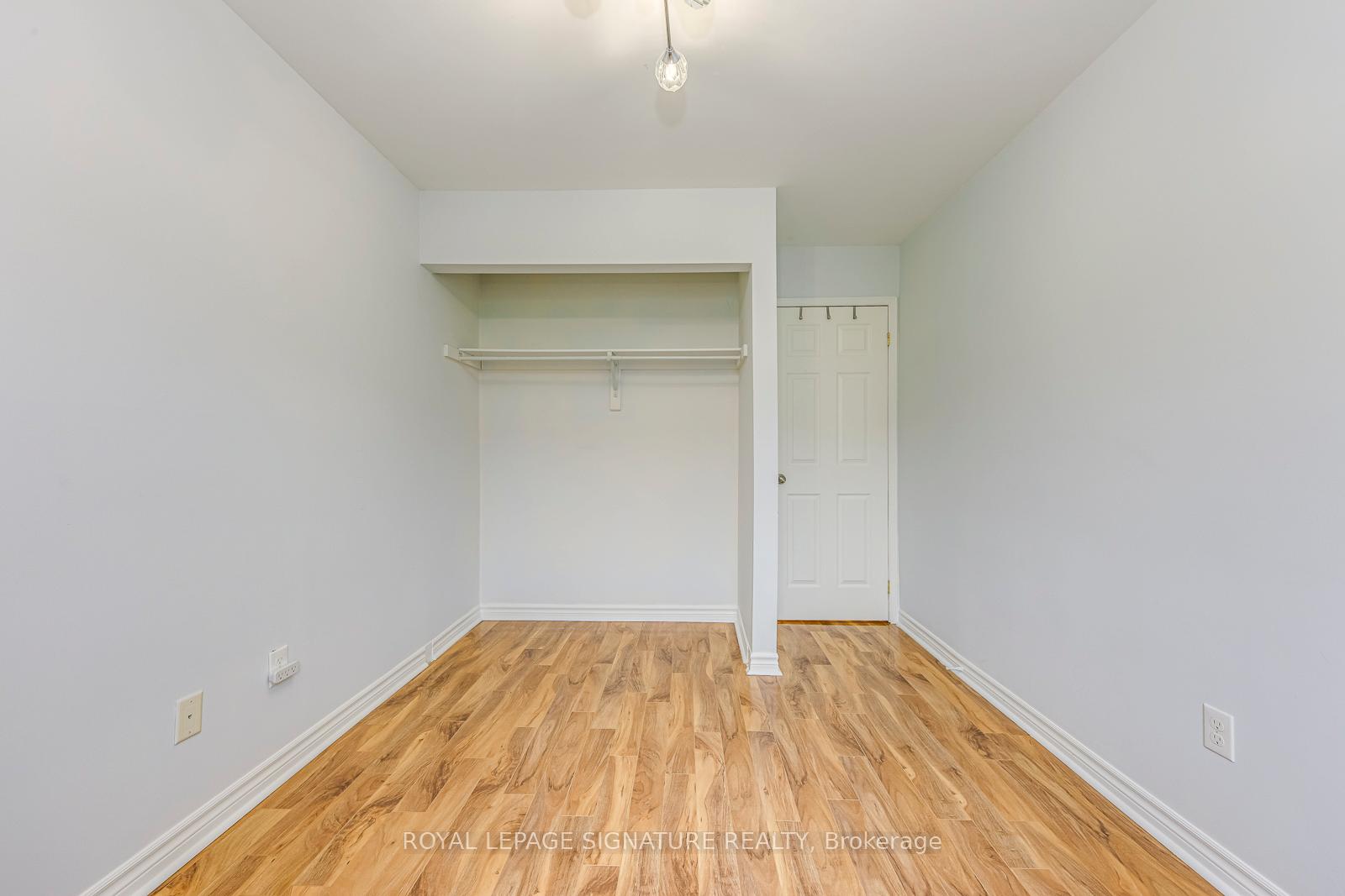 3 Bedrooms Condo at 5659 Glen Erin, Mississauga For sale