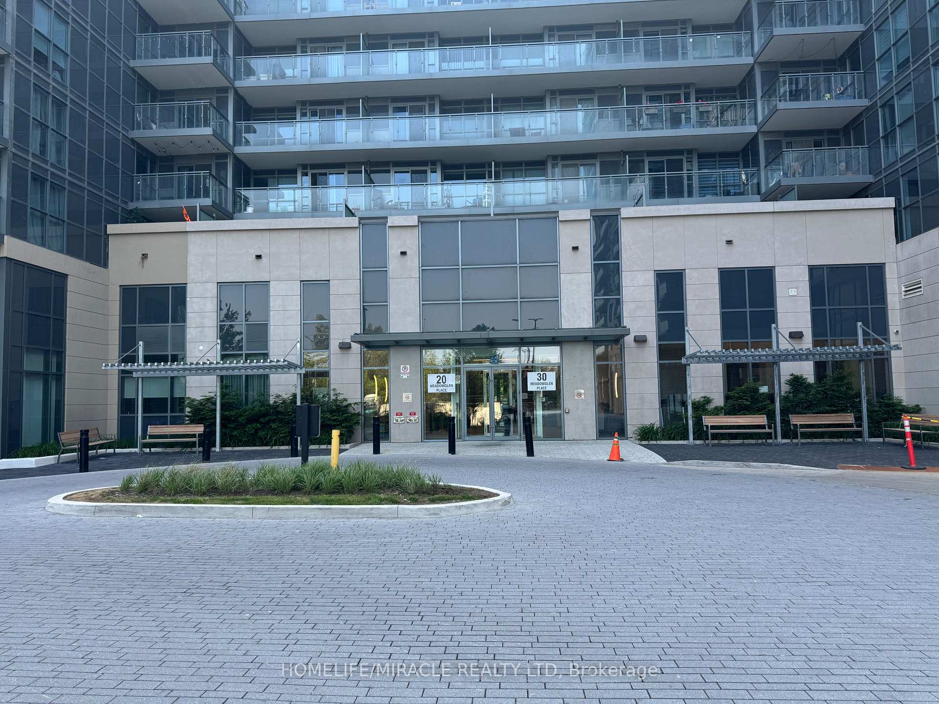 3 Bedrooms Condo at 20 Meadowglen, Toronto For sale