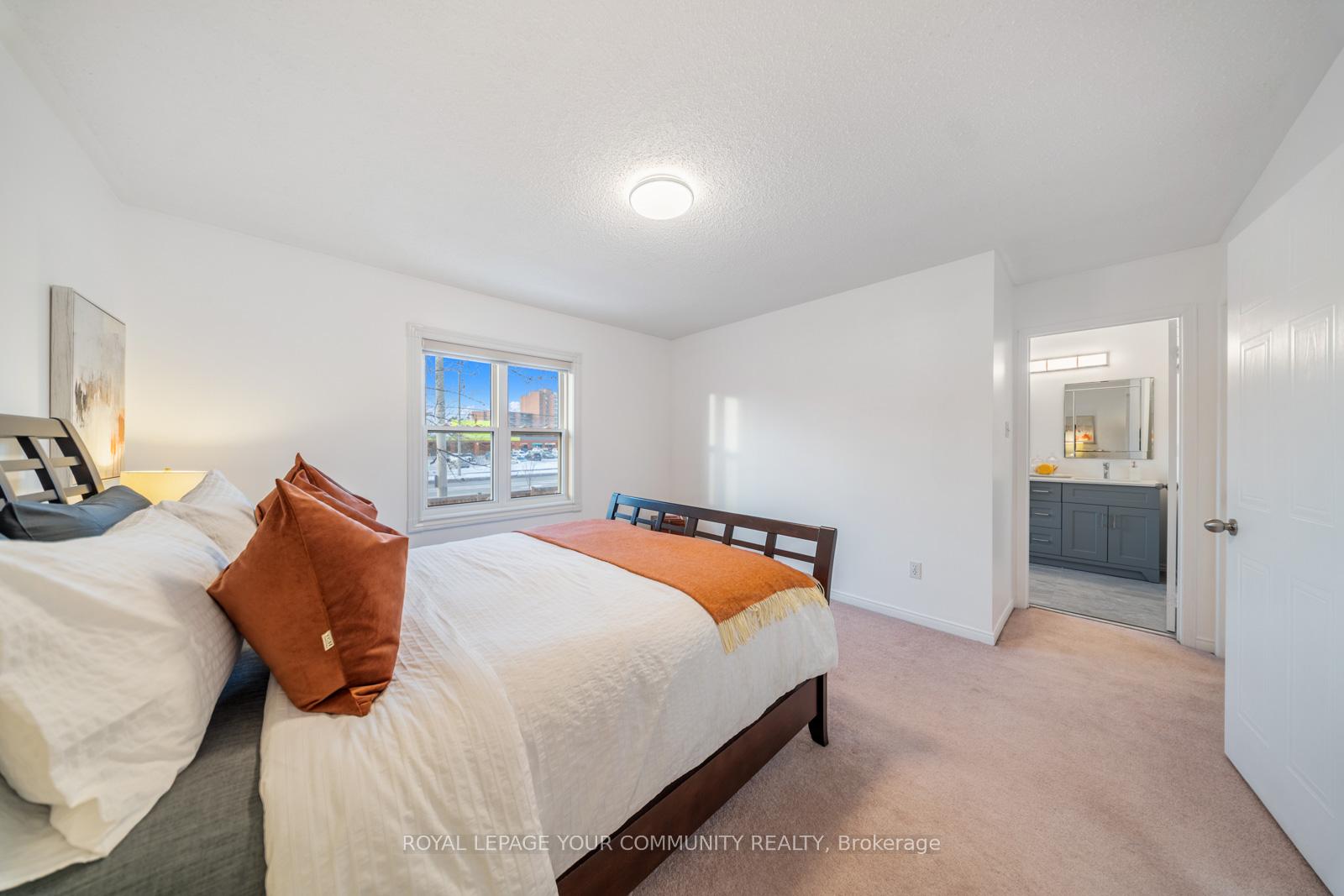 3 Bedrooms Condo at 5865 Dalebrook, Mississauga For sale
