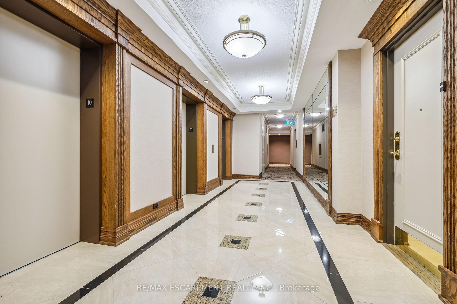 1 Bedroom Condo at 1900 The Collegeway, Mississauga For sale