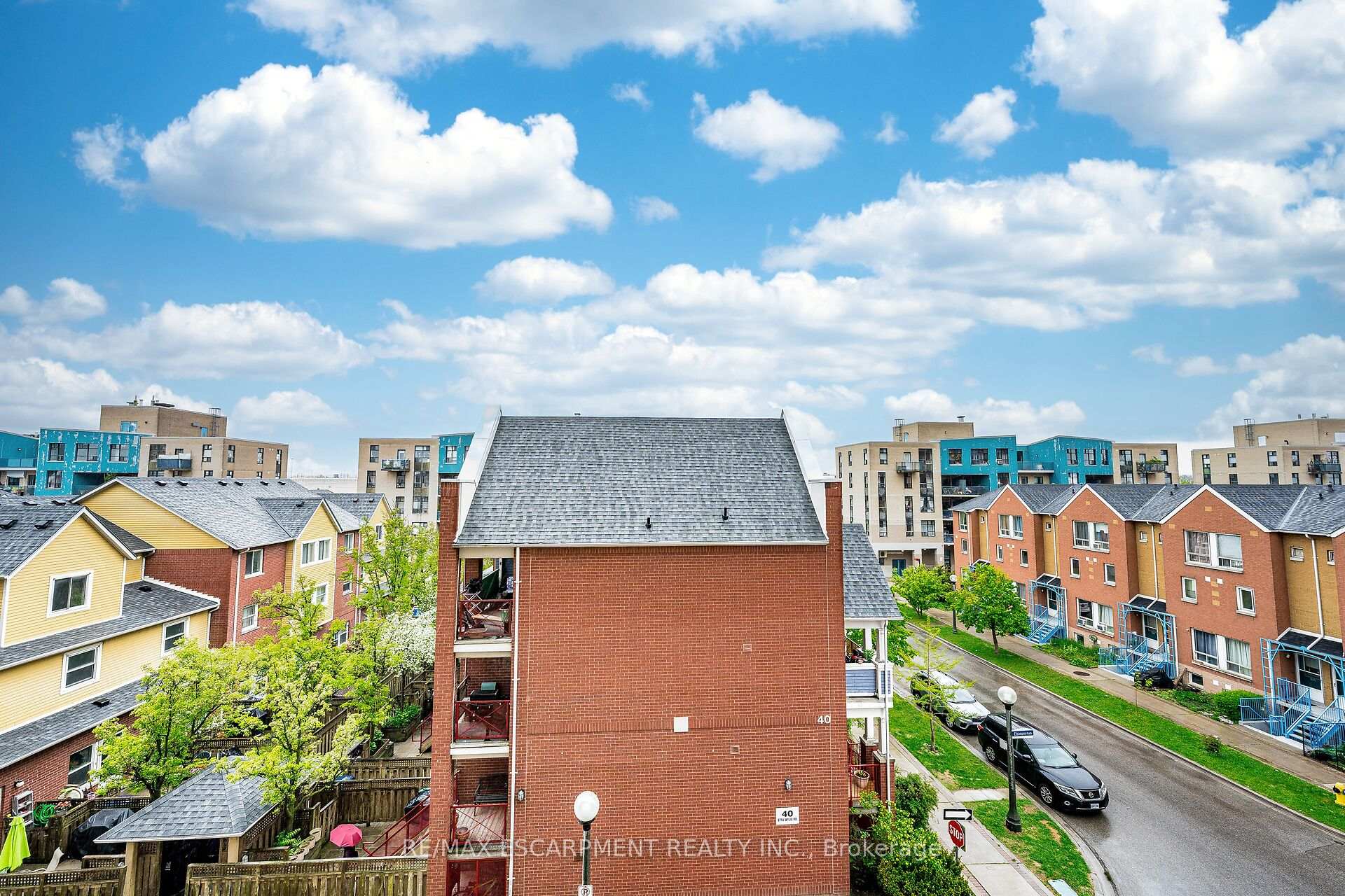 2 Bedrooms Condo at 4 Elsinore, Toronto For sale