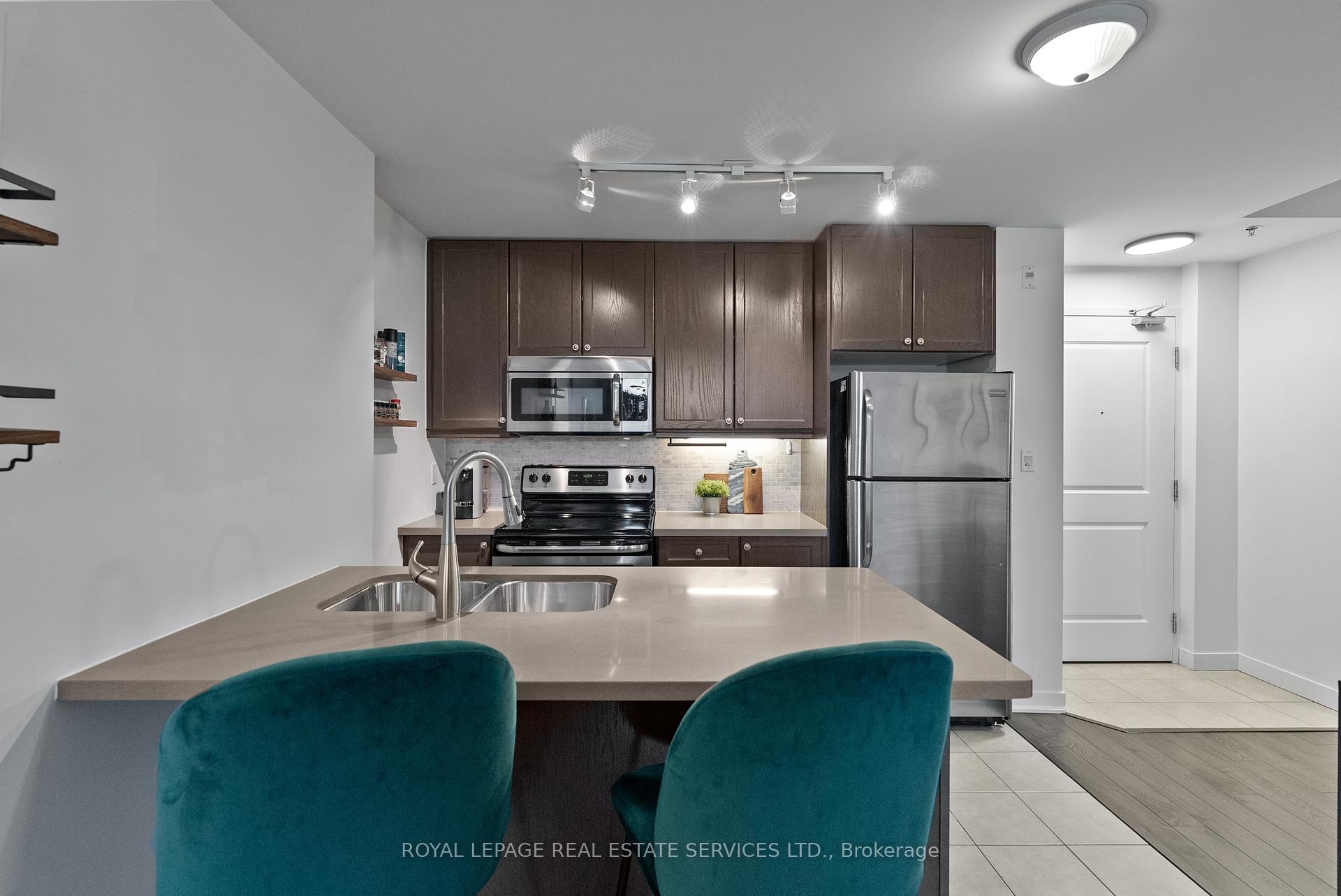 2 Bedrooms Condo at 90 Charlton,  Hamilton For sale