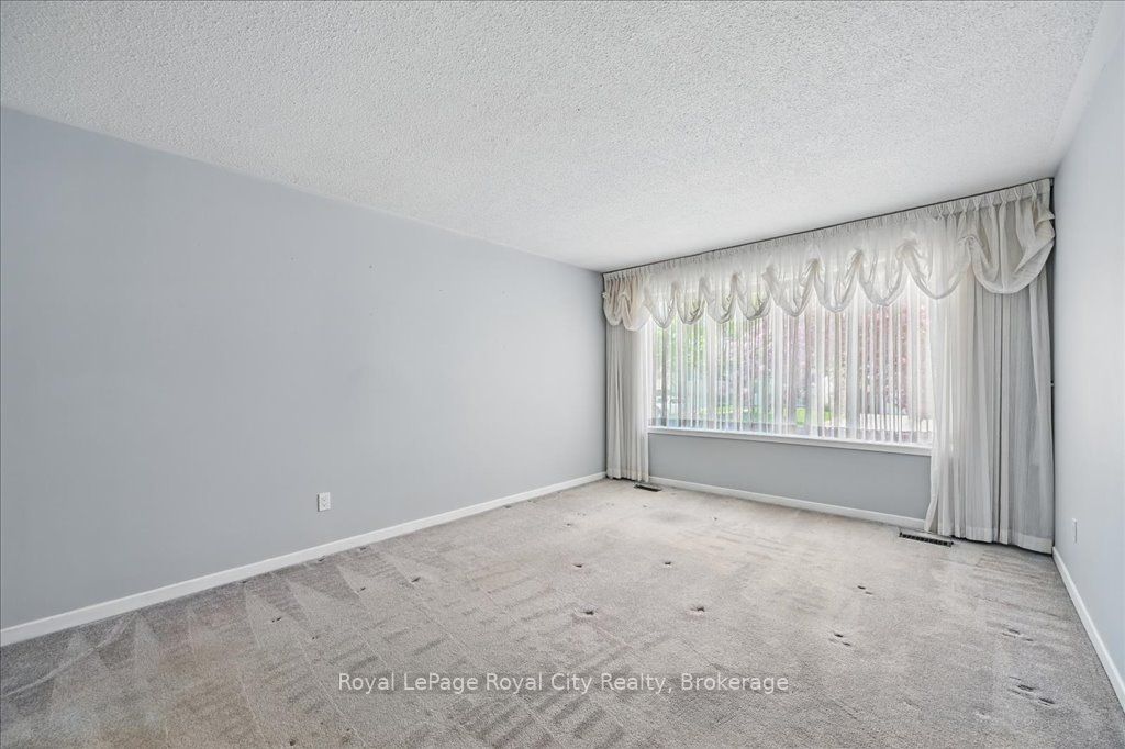 701 Castleguard Crescent
