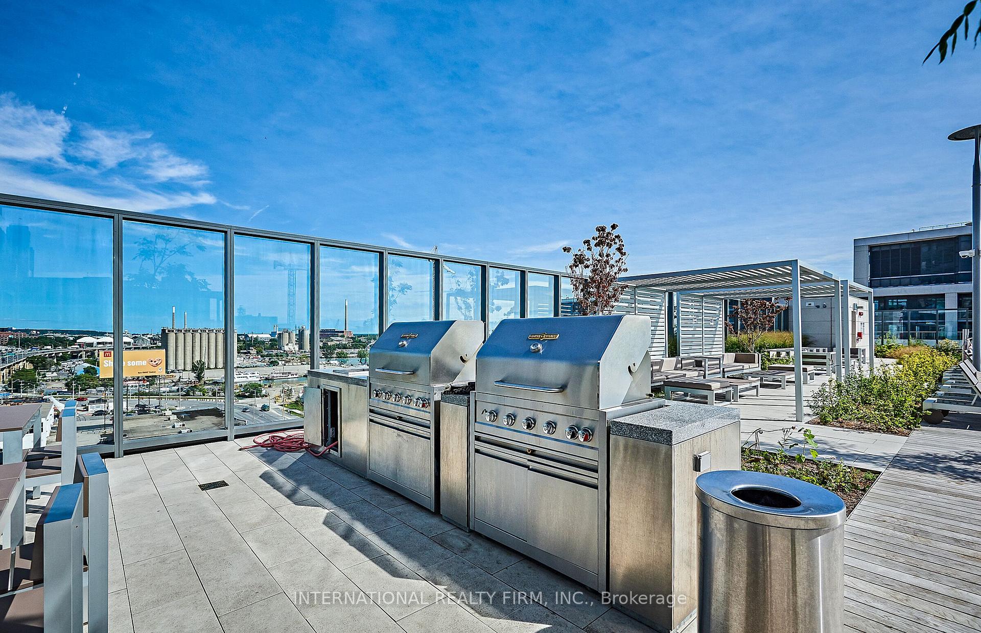 2 Bedrooms Condo at 16 Bonnycastle, Toronto For sale
