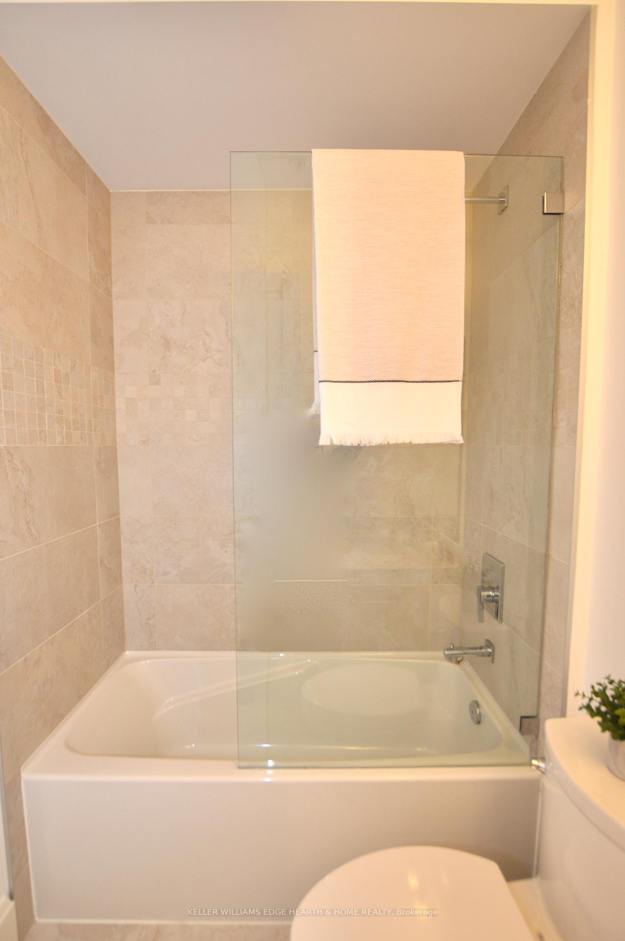 2 Bedrooms Condo at 112 King,  Hamilton For sale