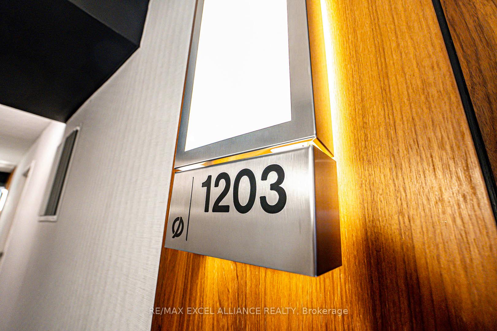 2 Bedrooms Condo at 75 Queens Wharf,  Toronto For sale