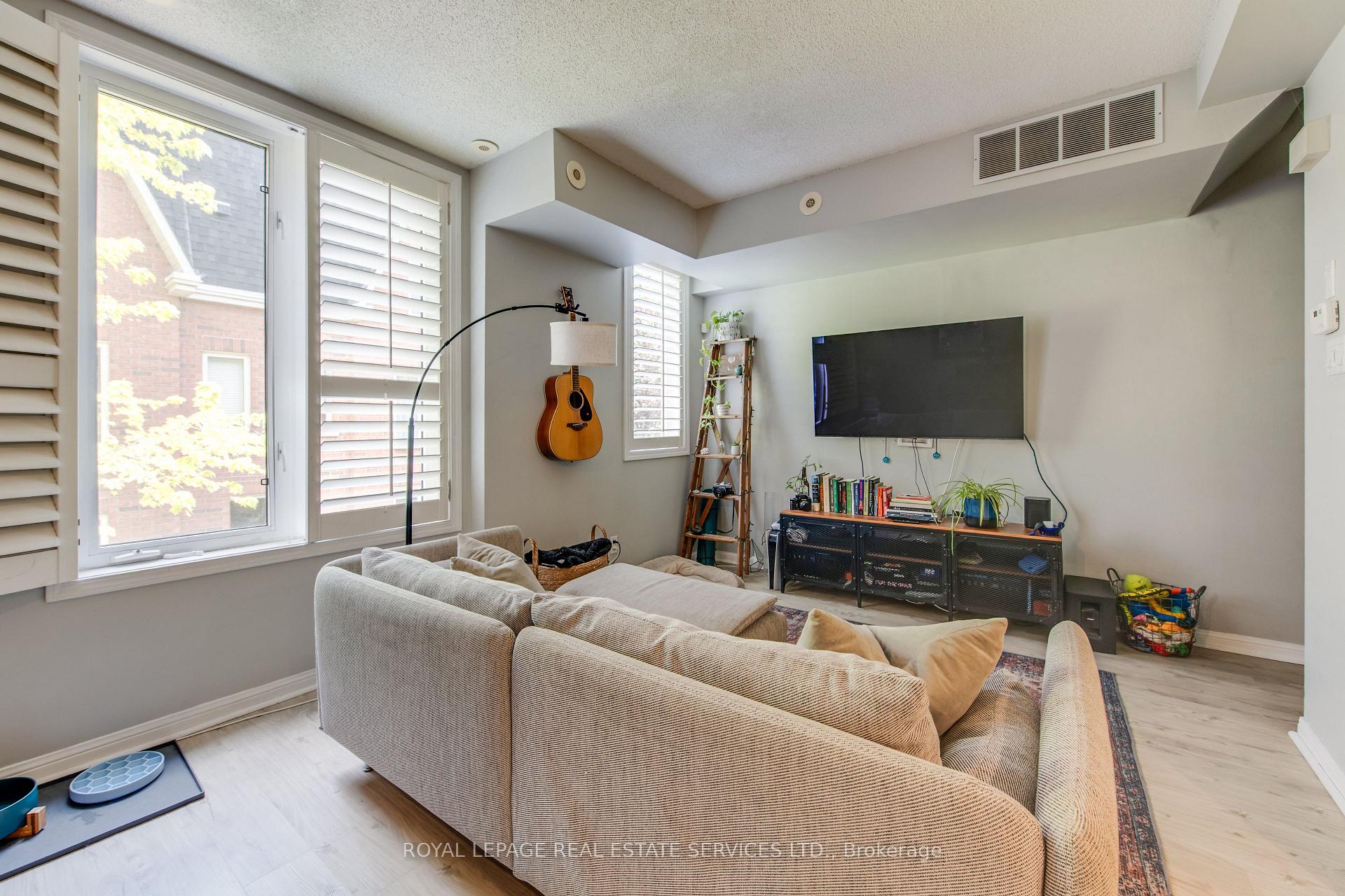 2 Bedrooms Condo at 29 canniff, Toronto For sale